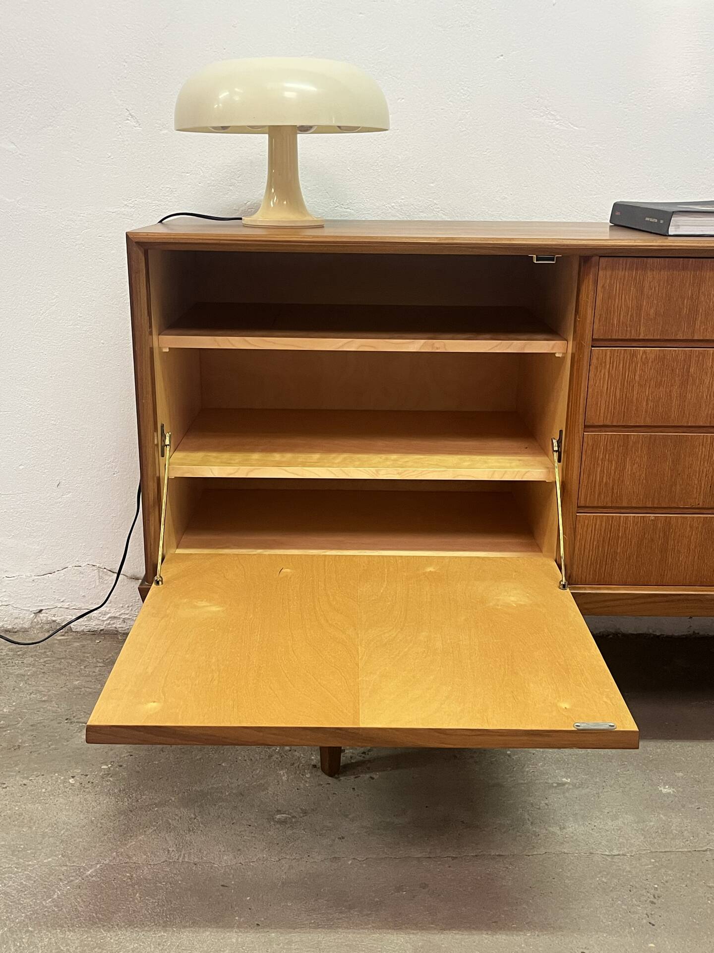 Teak enfilade