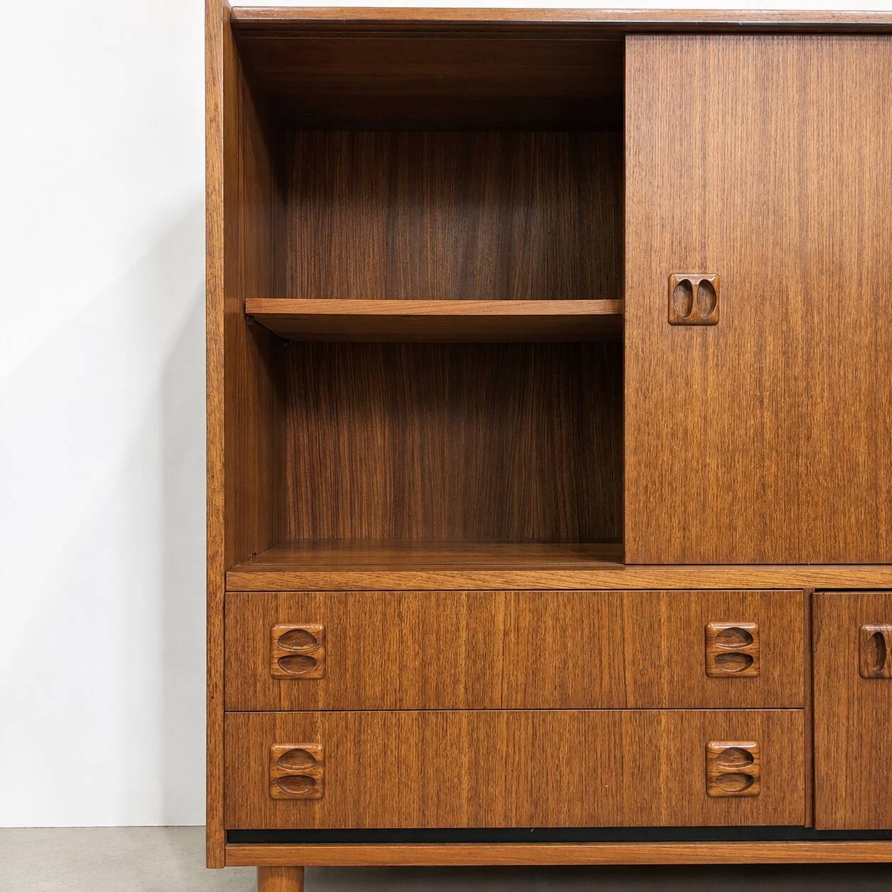 Highboard compact scandinave en teck, circa 1960
