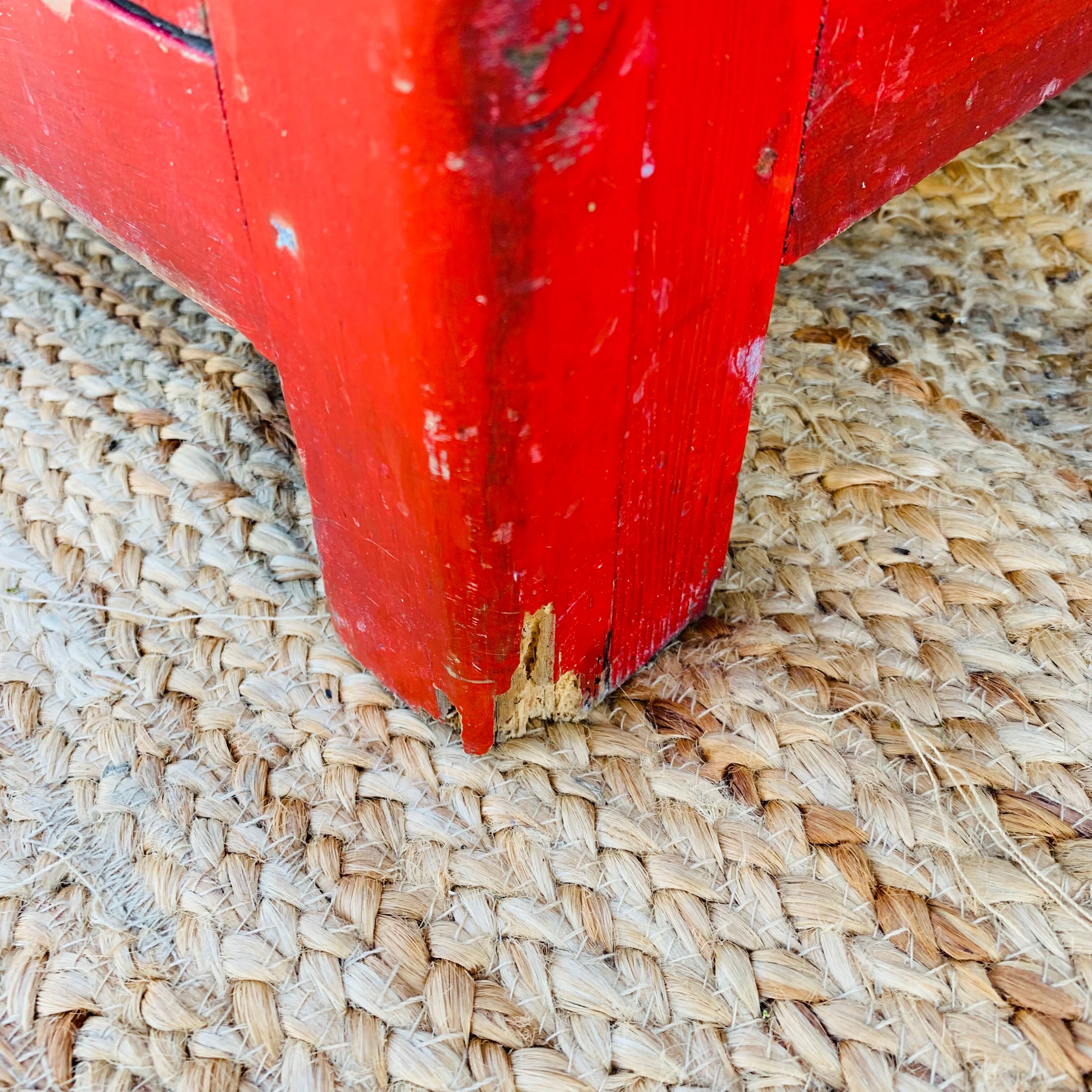 Red cloakroom 1 door