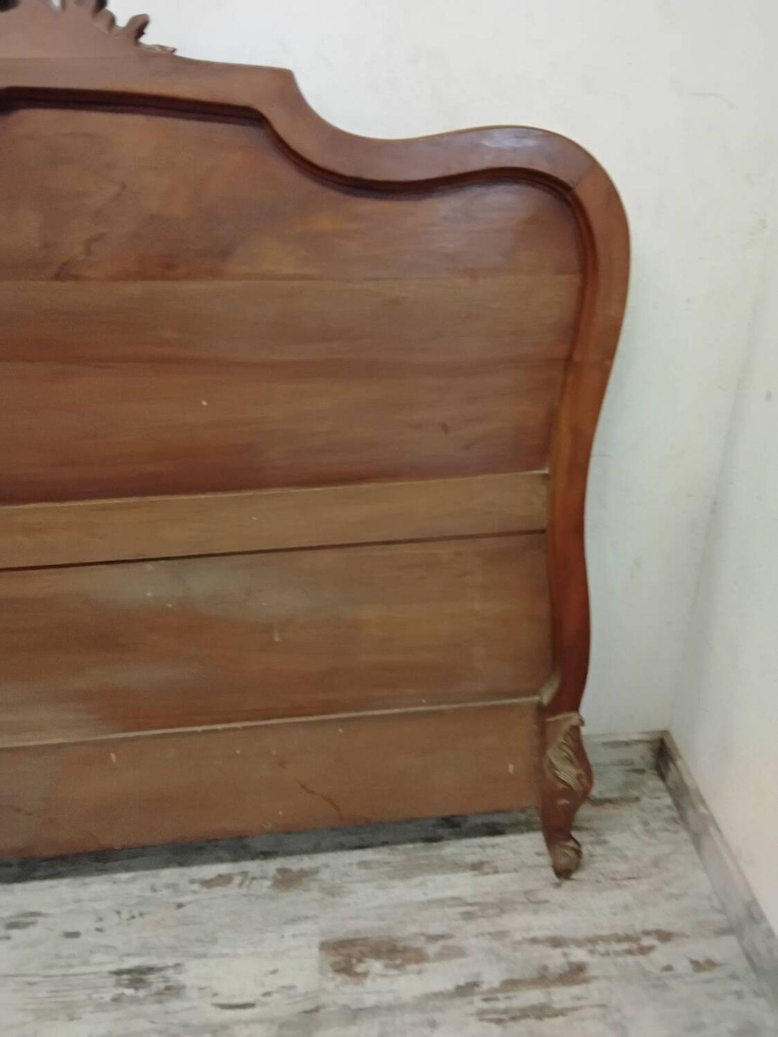 Headboard made of carved wood