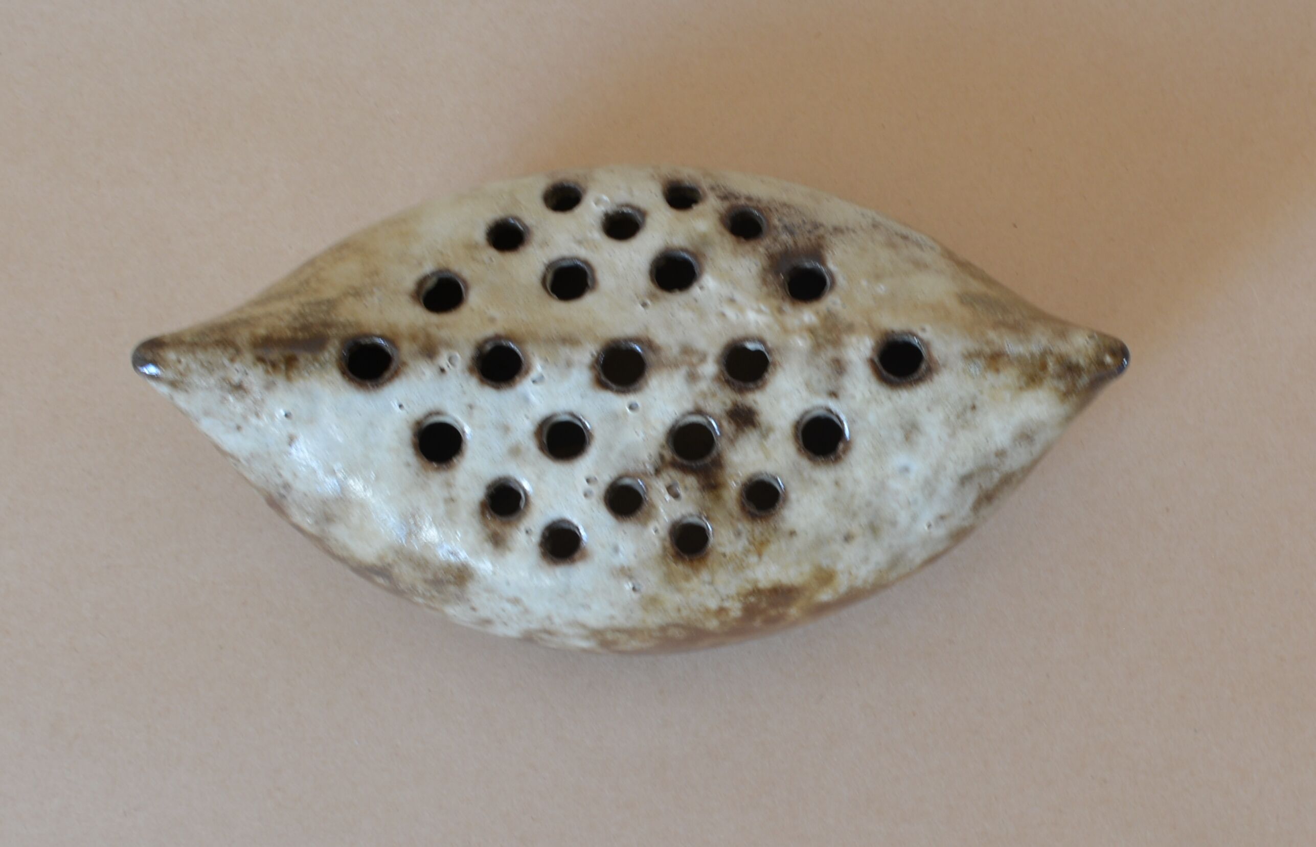 Flower pick with speckled decoration by Alexandre Kostanda