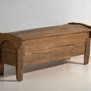 Coffre primitif ancien en bois – Transylvanie, vers 1850