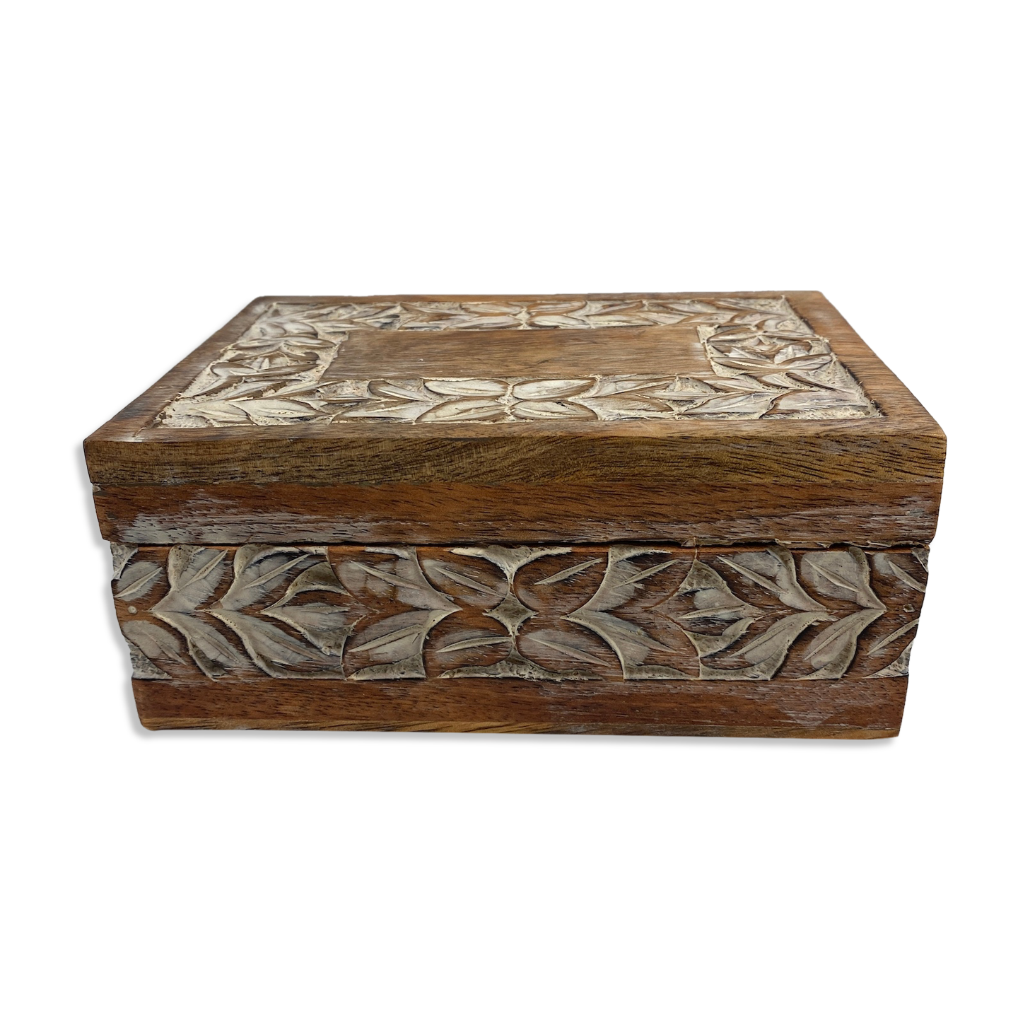Carved wooden box pattern leaves