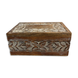 Carved wooden box pattern leaves