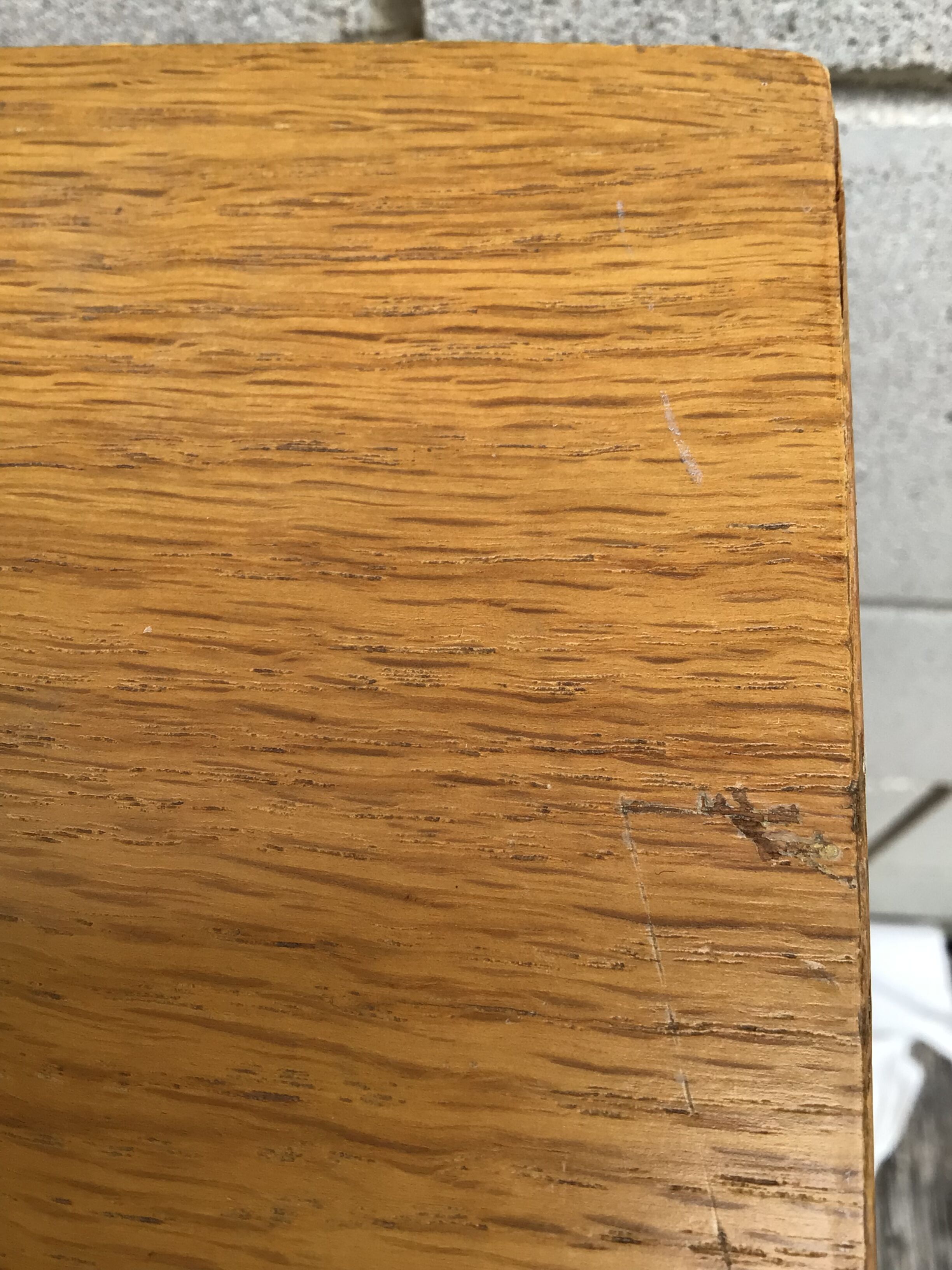Commode plaquage chêne pieds fuseaux années 60
