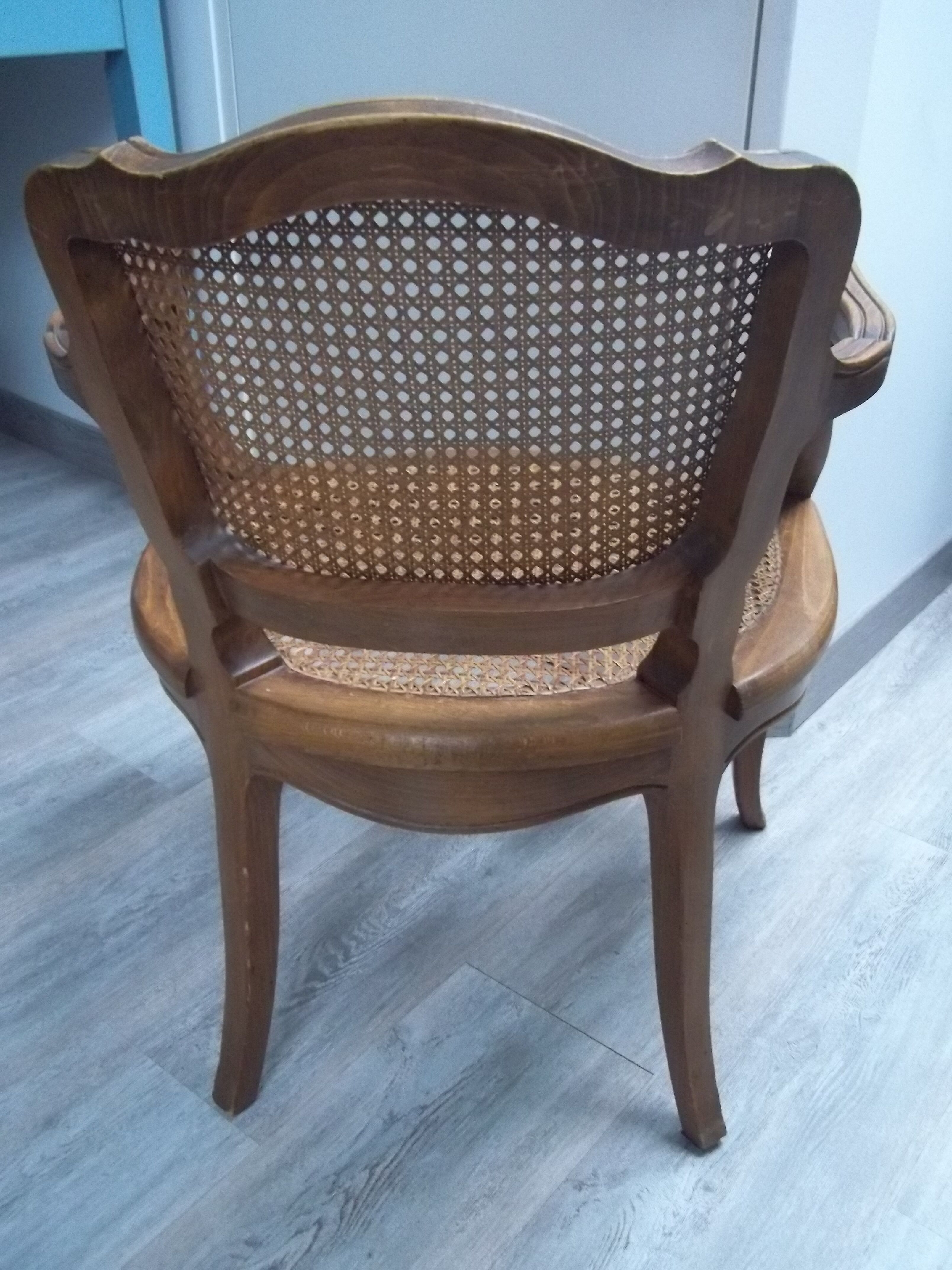 Fauteuil cabriolet canné de style Louis XV