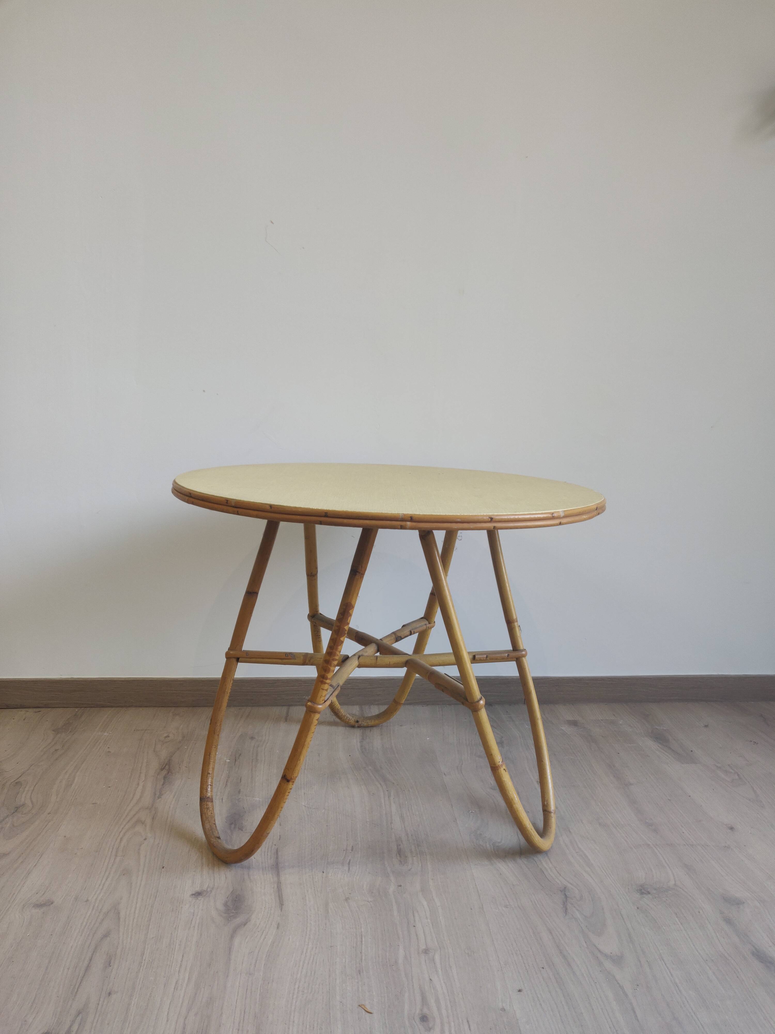 Circular coffee table in rattan years 60