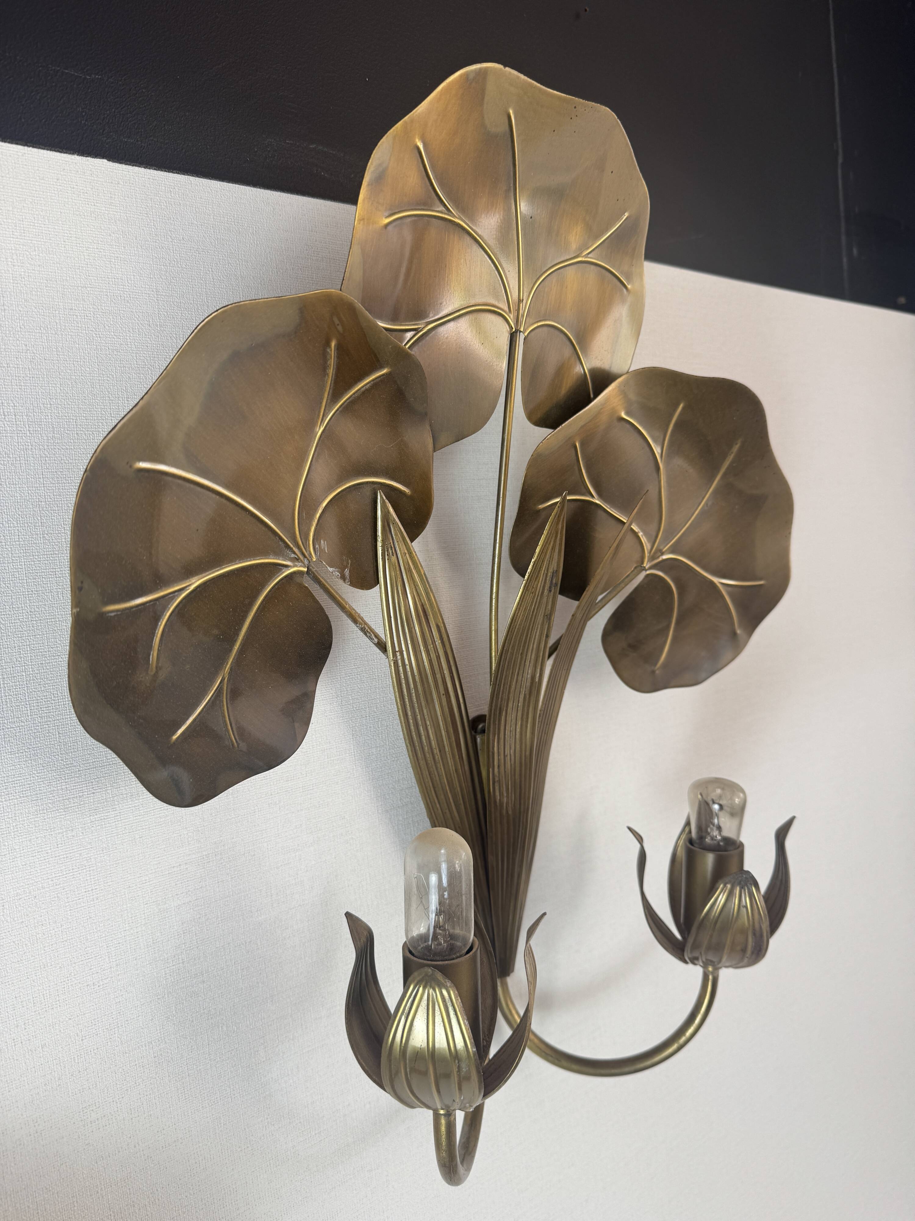 Golden brass wall lamp water lily 2 lights Hollywood Regency — 1970s