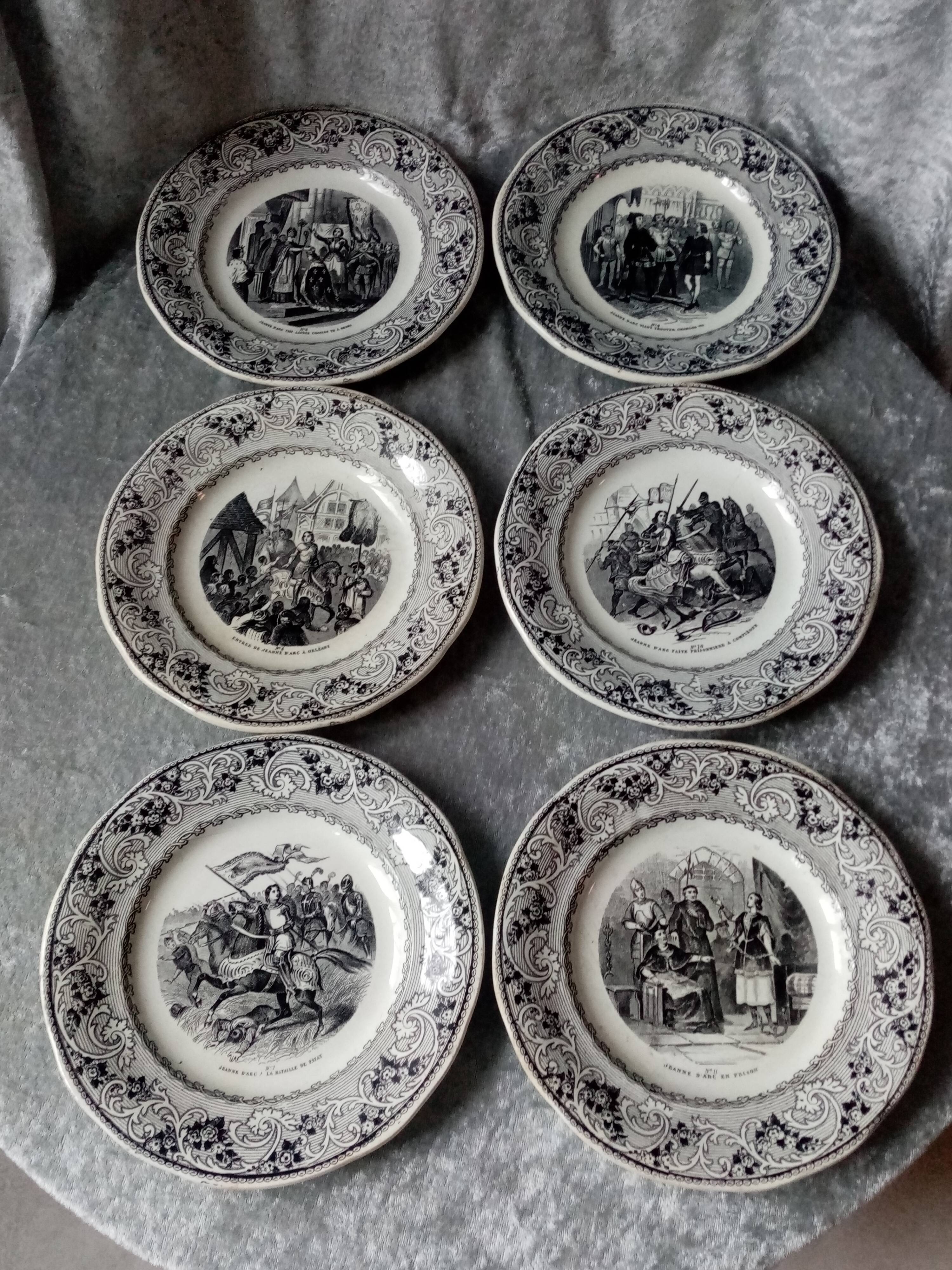 Serie de 6 assiettes a dessert parlante , serie jeanne d'arc , faiencerie de creil montereau