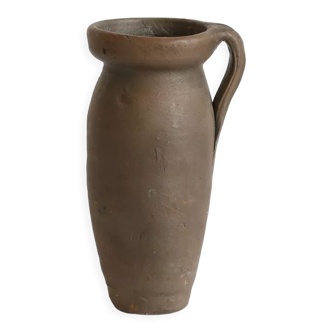 Earthen vase