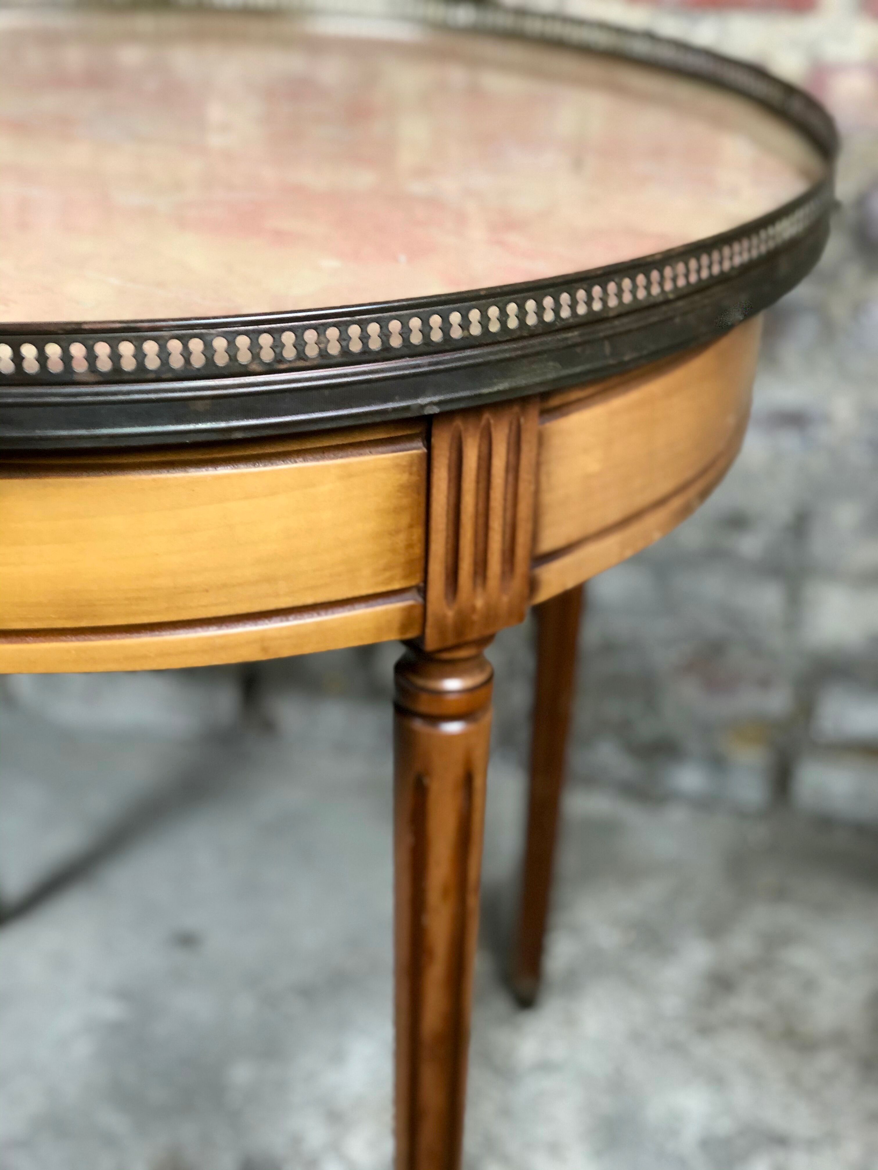 Louis XVI-style kettle table in cherry veneer with salmon marble top