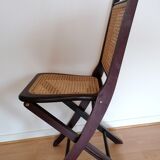 4 folding chairs canned