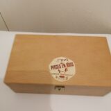 Box of 32 boxwood chess pawns