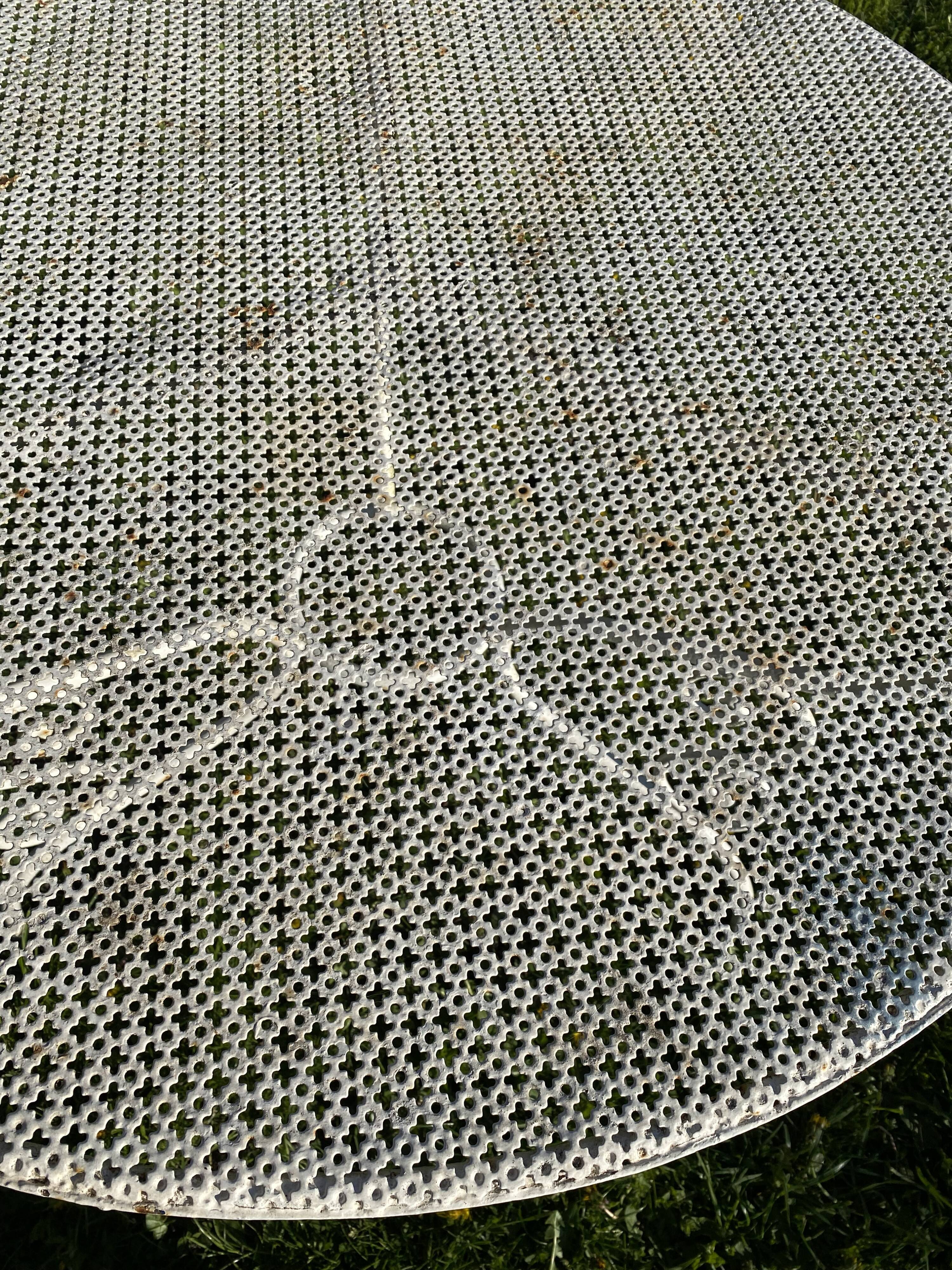 Vintage wrought iron garden furniture – Table + 3 chairs