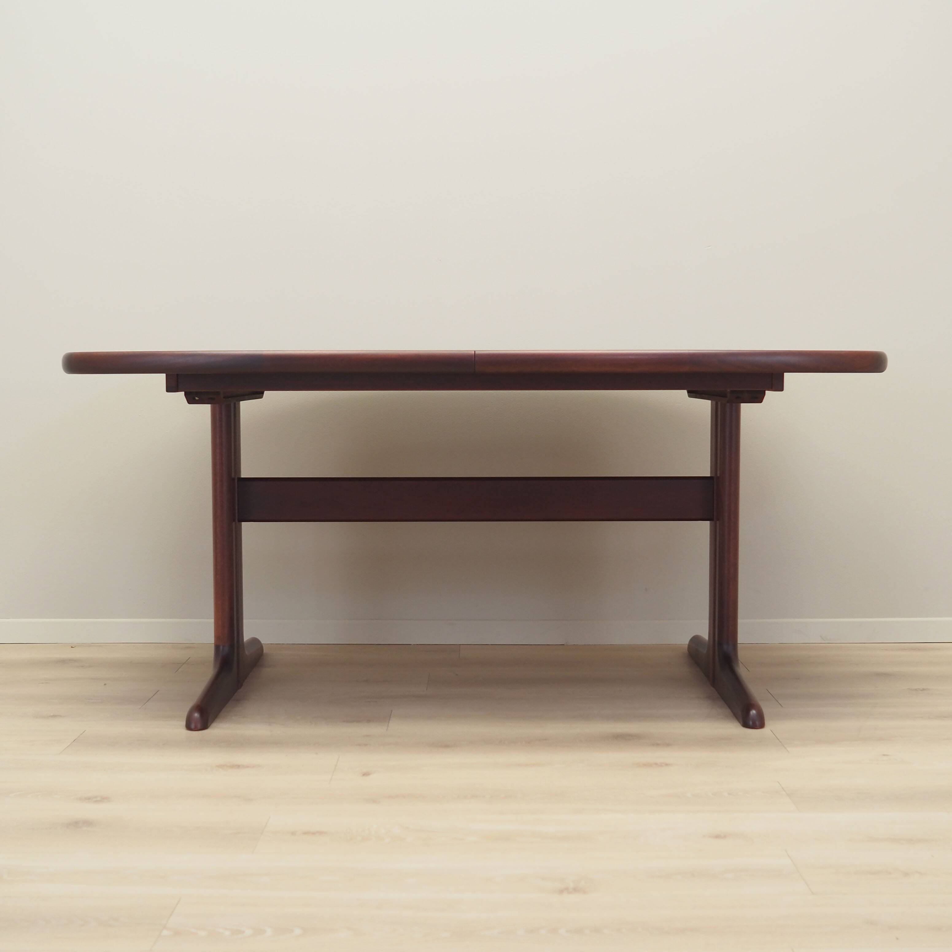 Table en acajou, design danois, années 1990, fabricant : Skovby