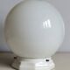 Plafonnier boule en opaline, Art Déco/industriel — années 1930-1950