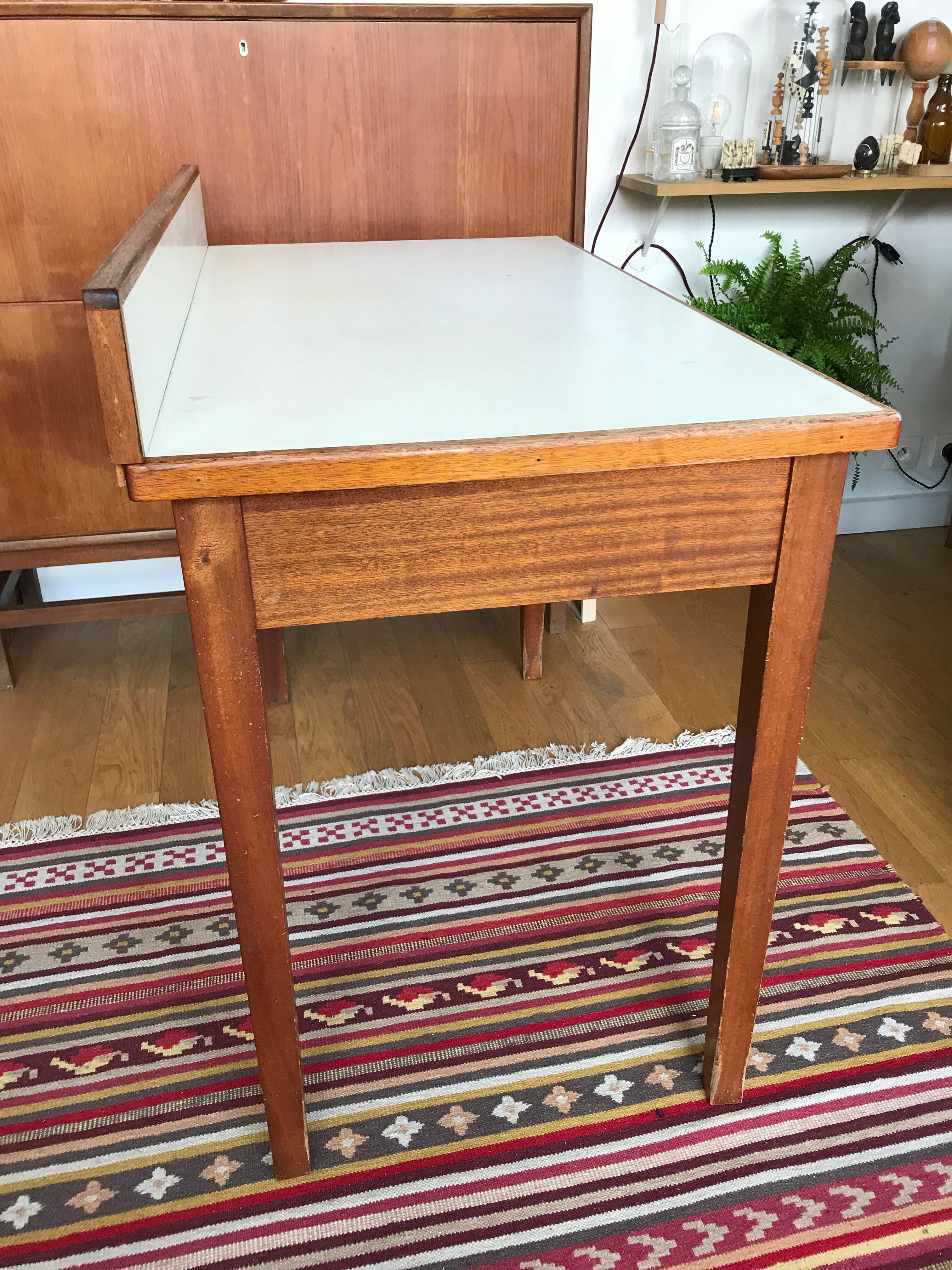 Farm table
