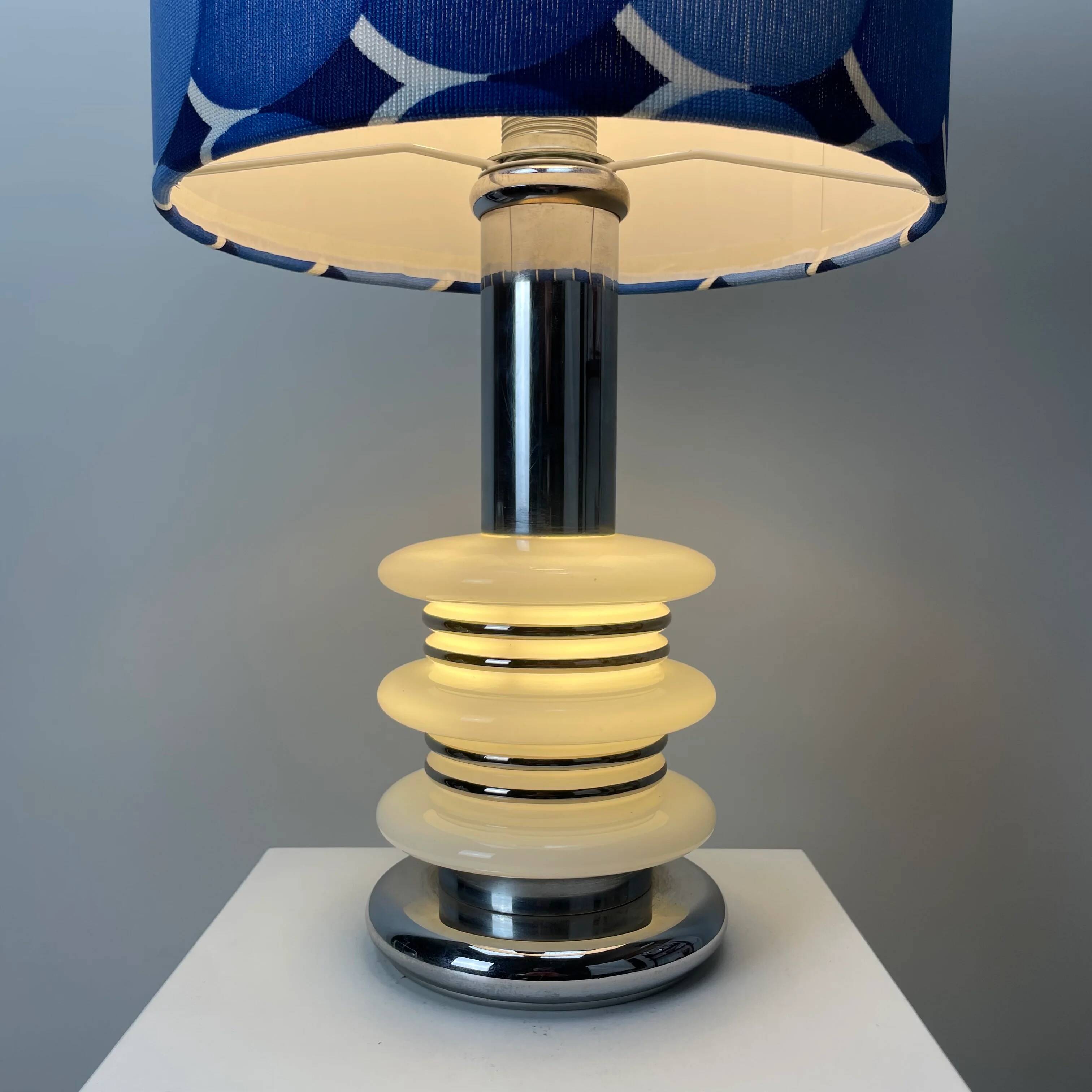 Lampe de table chrome et verre de sapce age par Hustadt Leuchten 1970