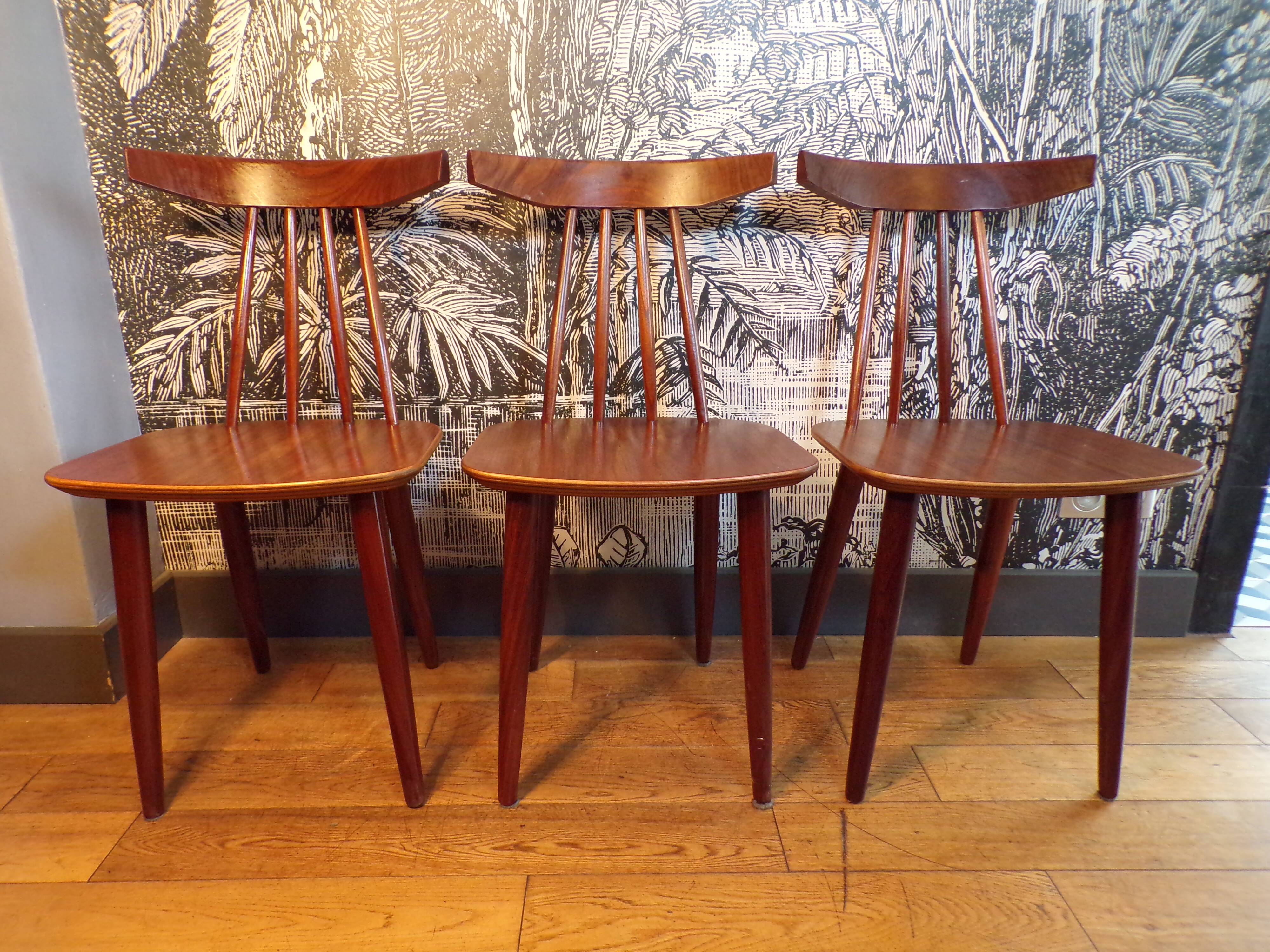 Trio of poul volther 370 frem røjle chairs