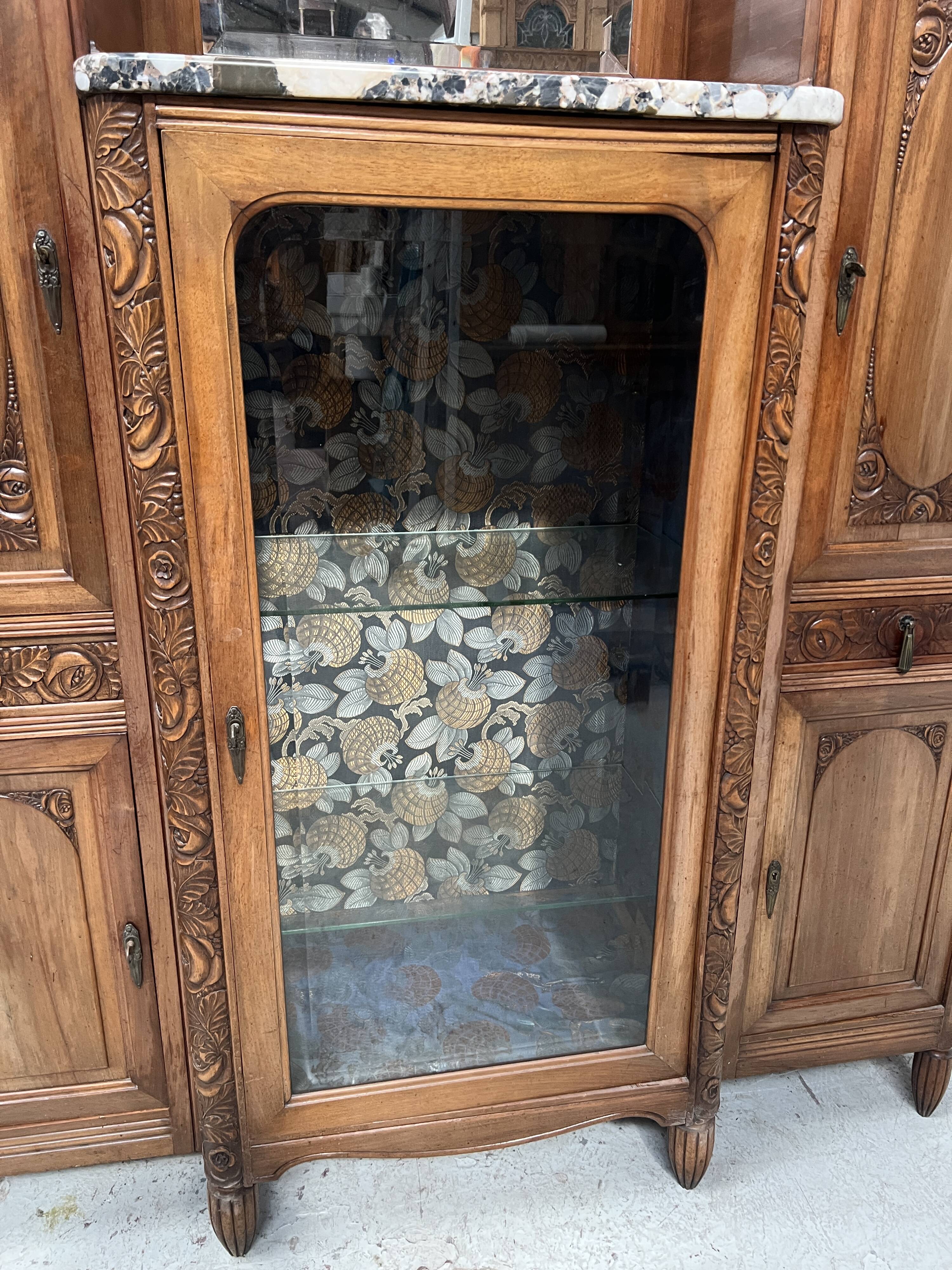 Art Deco buffet in solid walnut, 20th century.