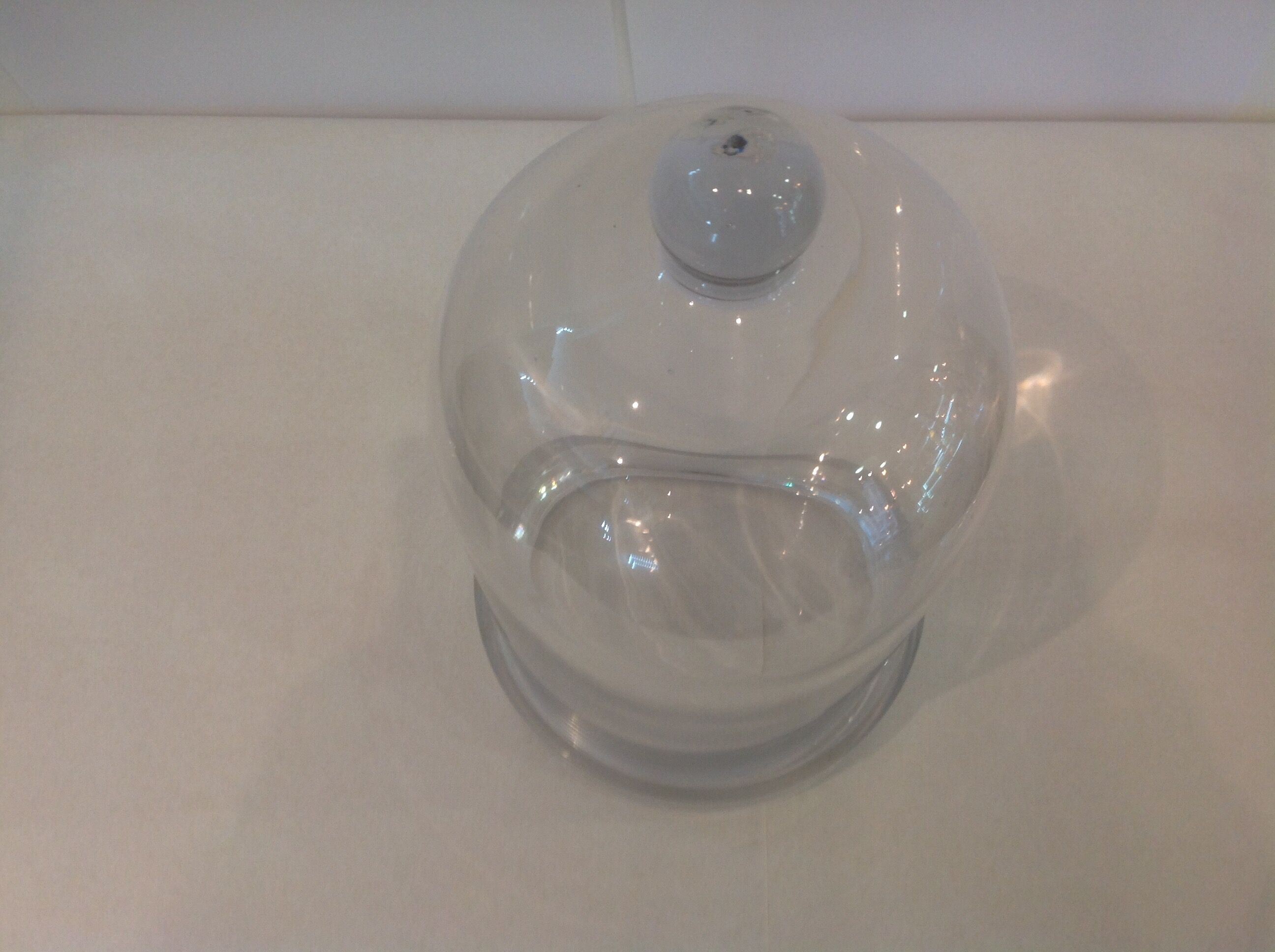 Support en verre avec cloche en verre