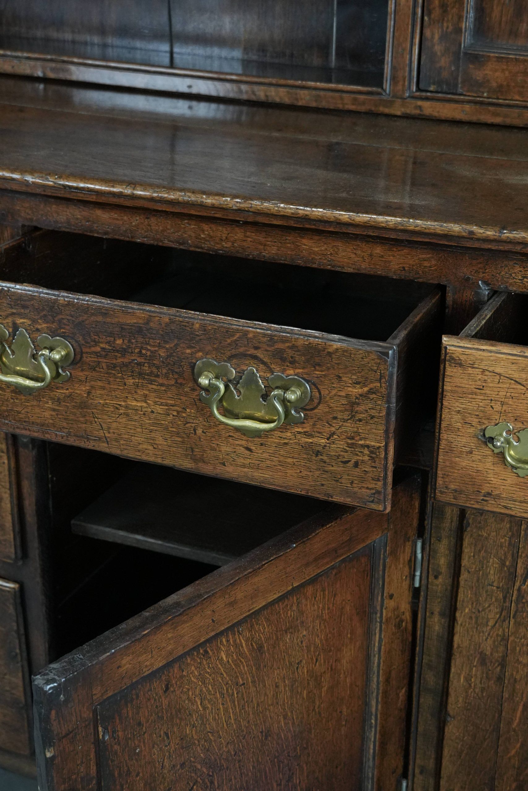 Large English antique oak kitchen cabinet / dresser from the 18th century