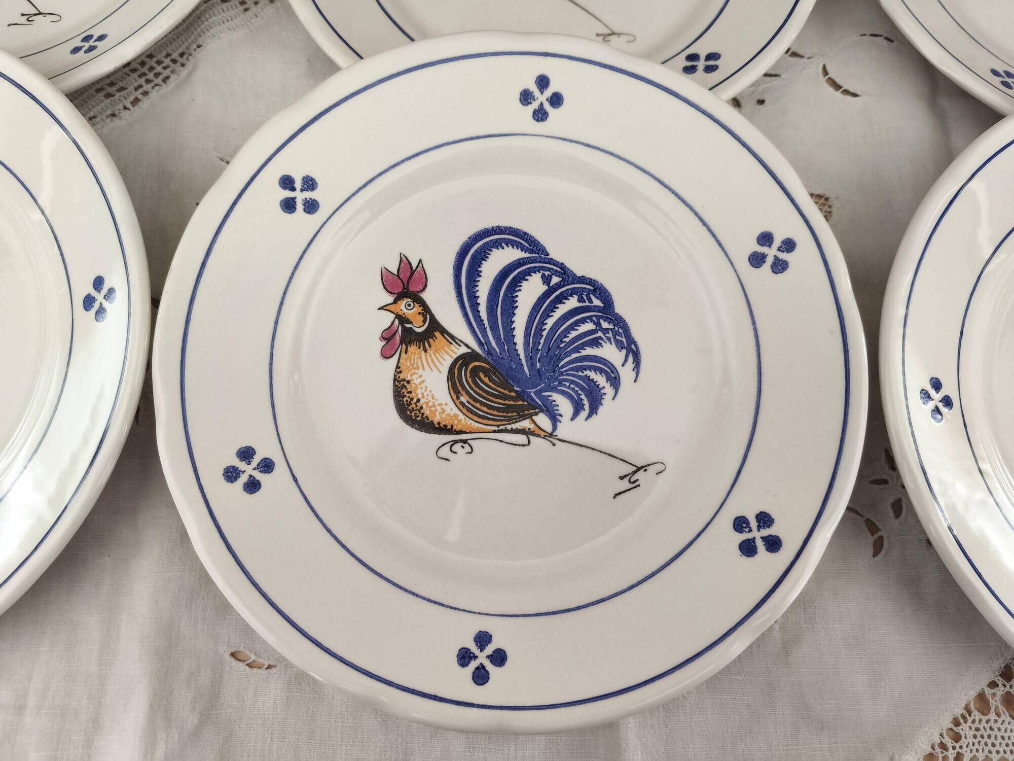 Set of 6 flat plates in earthenware with rooster design.