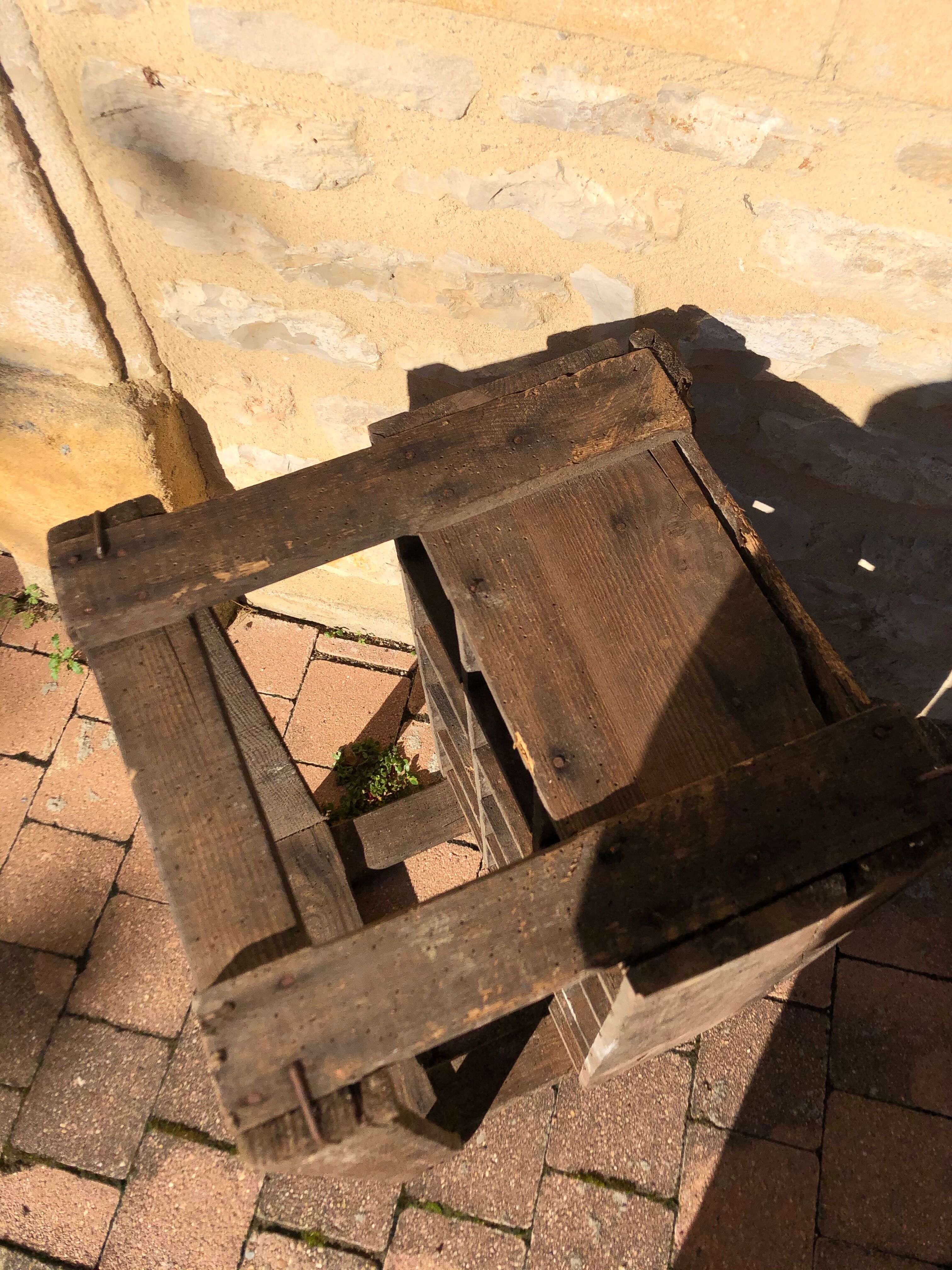Wooden crate-bottle storage