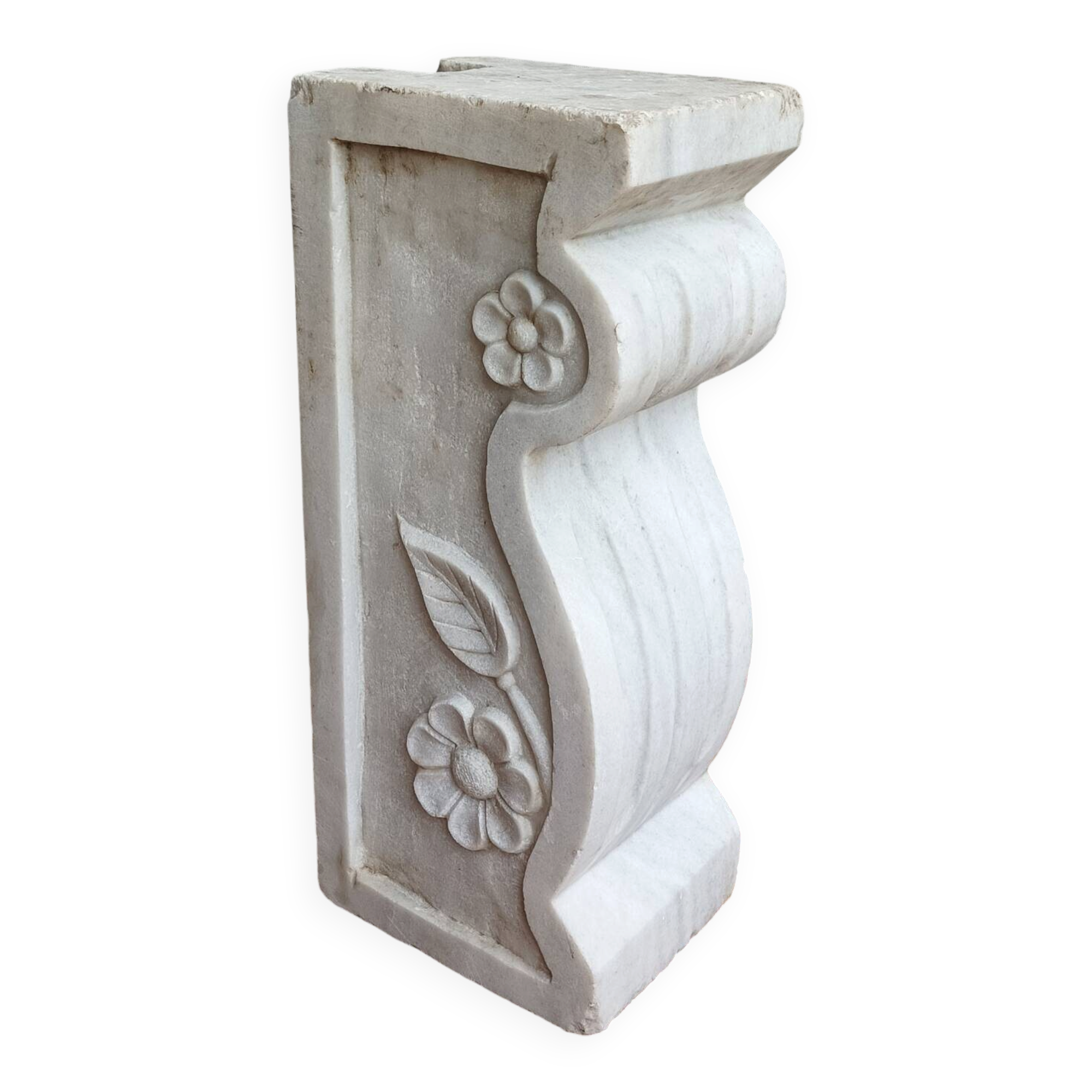 Column pedestal in sculpted Carrara marble