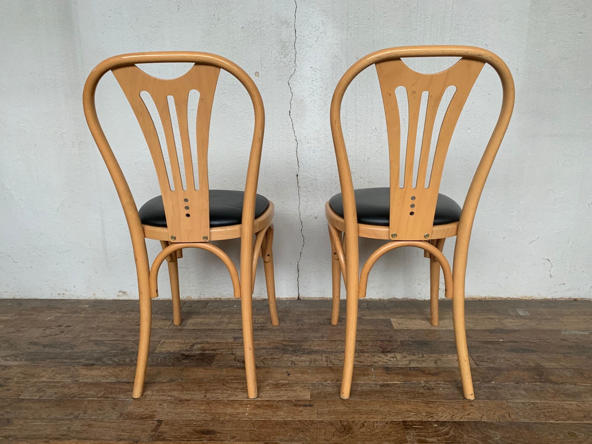 Series of 6 bistro chairs in curved wood seated skaï black