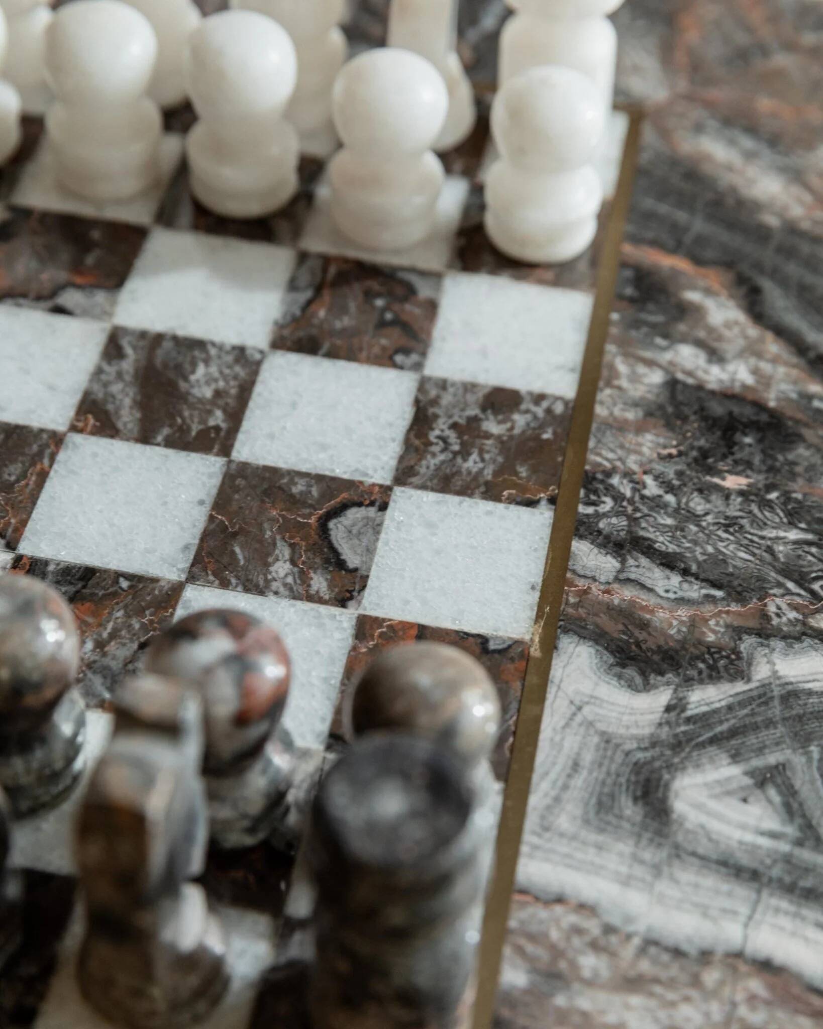 Vintage Marble Chess Set in Grey and Pink Stone – Hand-Carved Pieces, 31x31 cm Board, 1960s Italian Design