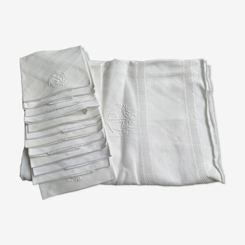 Tablecloth and 12 towels.linen/cotton