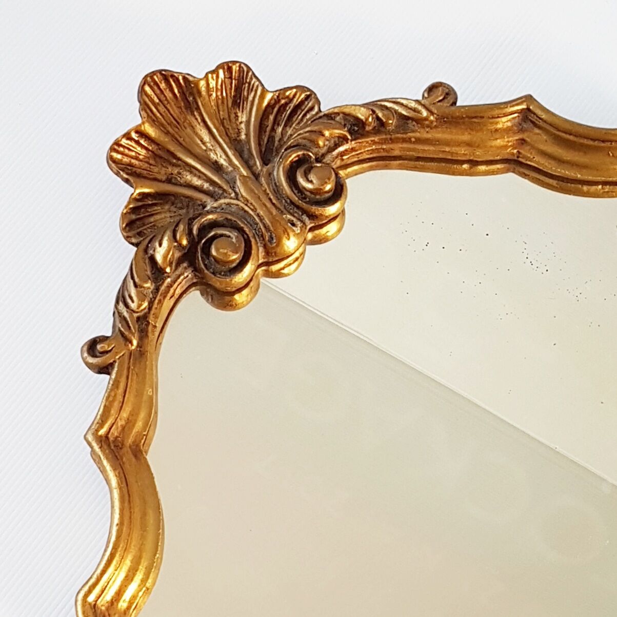 Mirror in gold stucco 42 X 60 cm