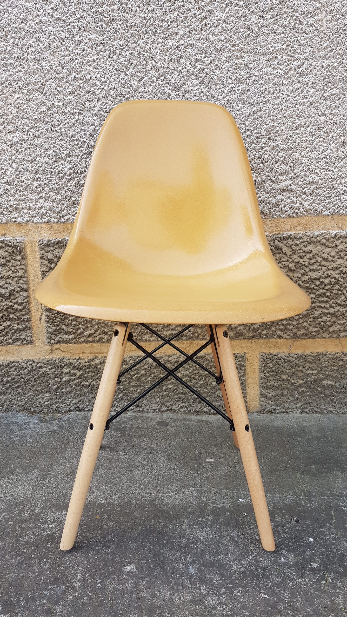 DSW chair by Charles and Ray Eames for Herman Miller