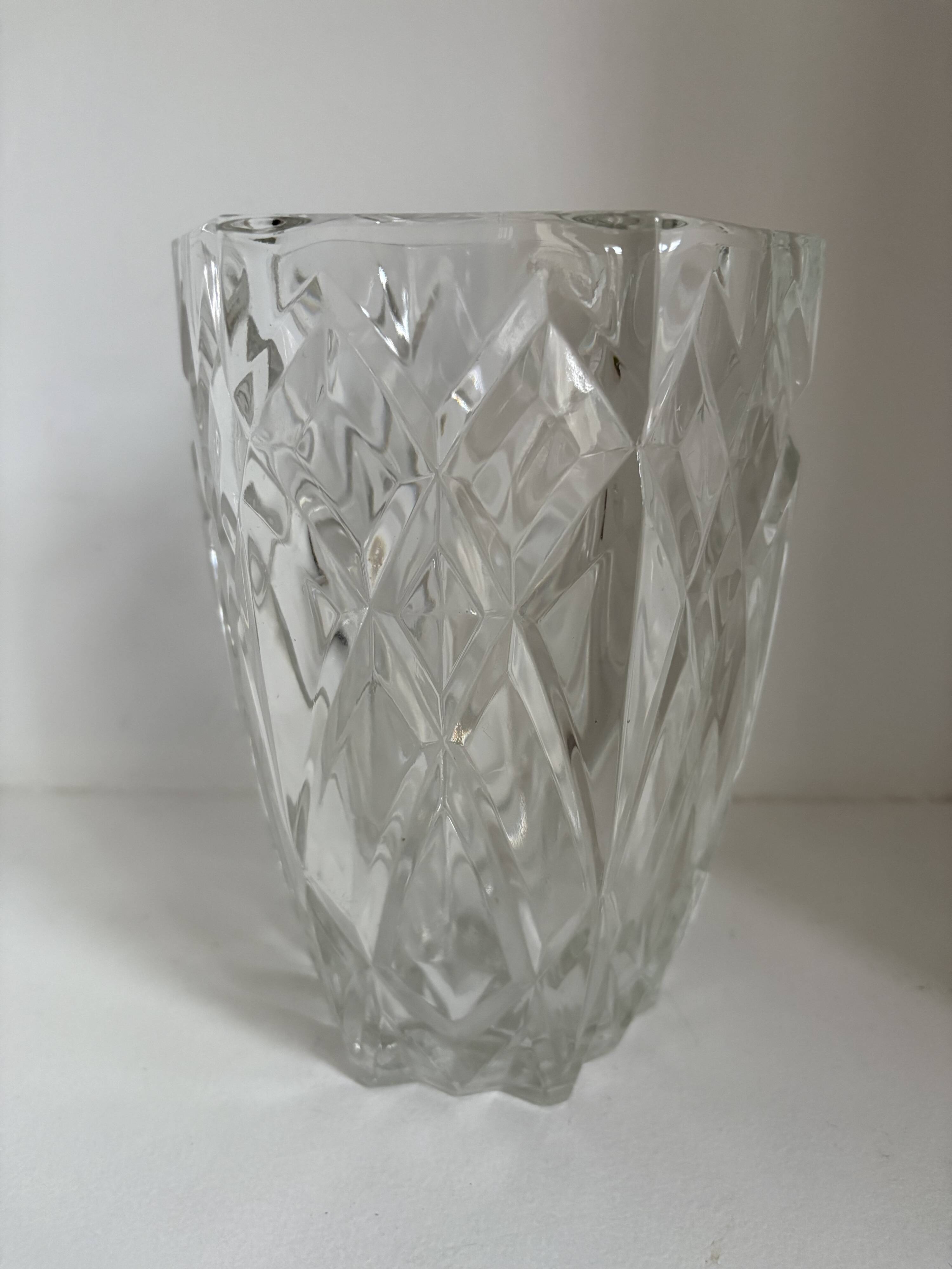 Set of 18 decorative items