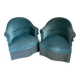 Paire de fauteuils crapauds en velours bleus