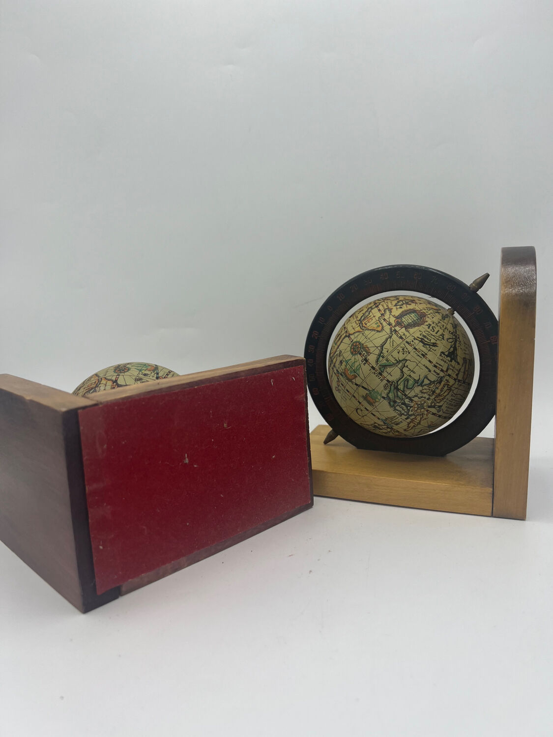 Bookends globe terrestrial