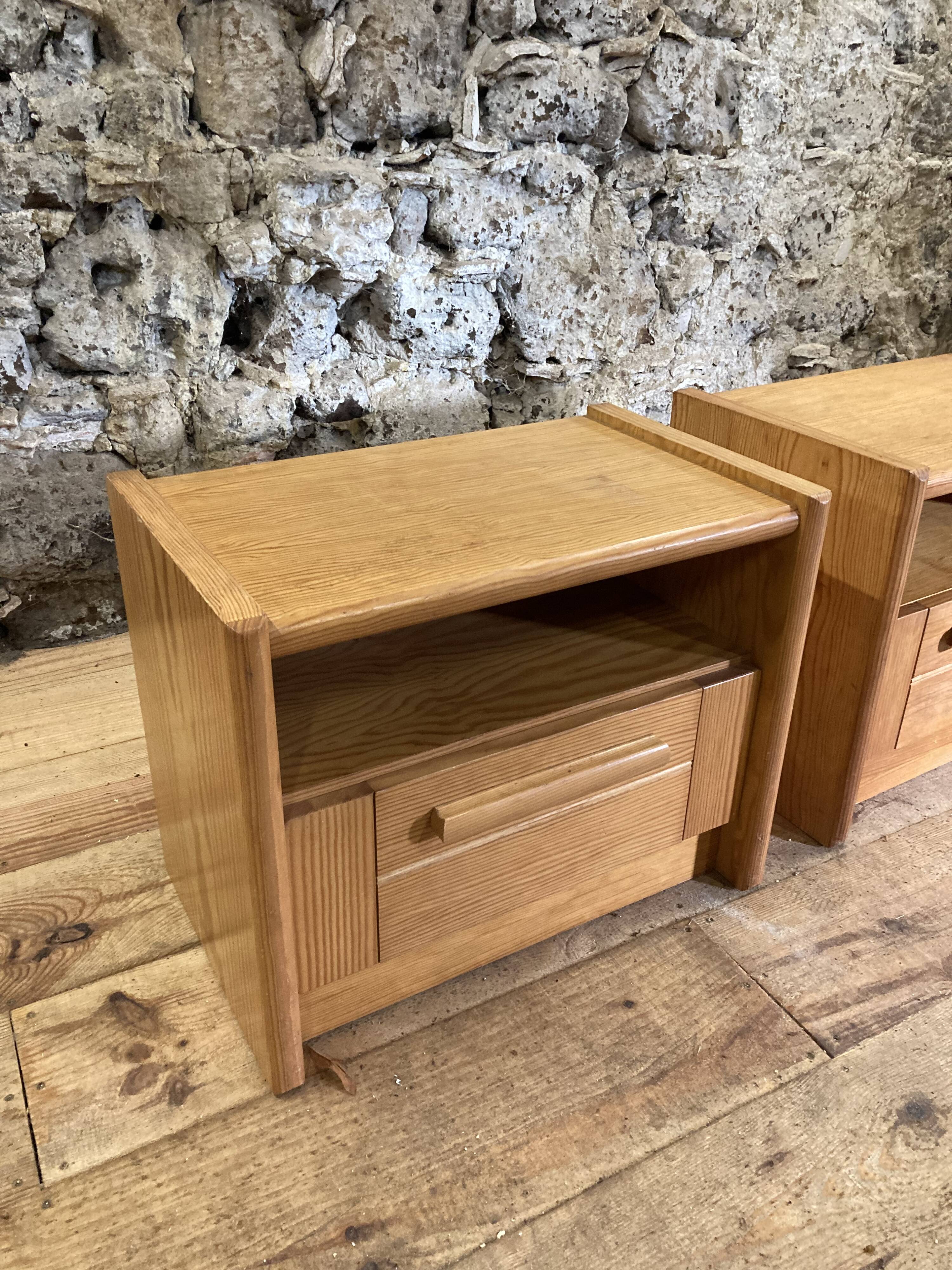 Paire de chevets en pin des années 90 meubles en bois vintage