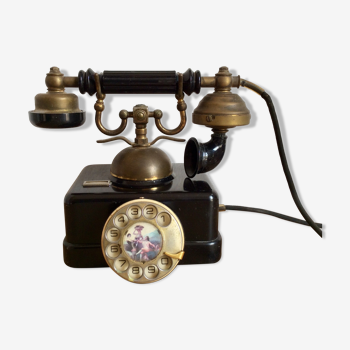 Téléphone ancien en bakélite