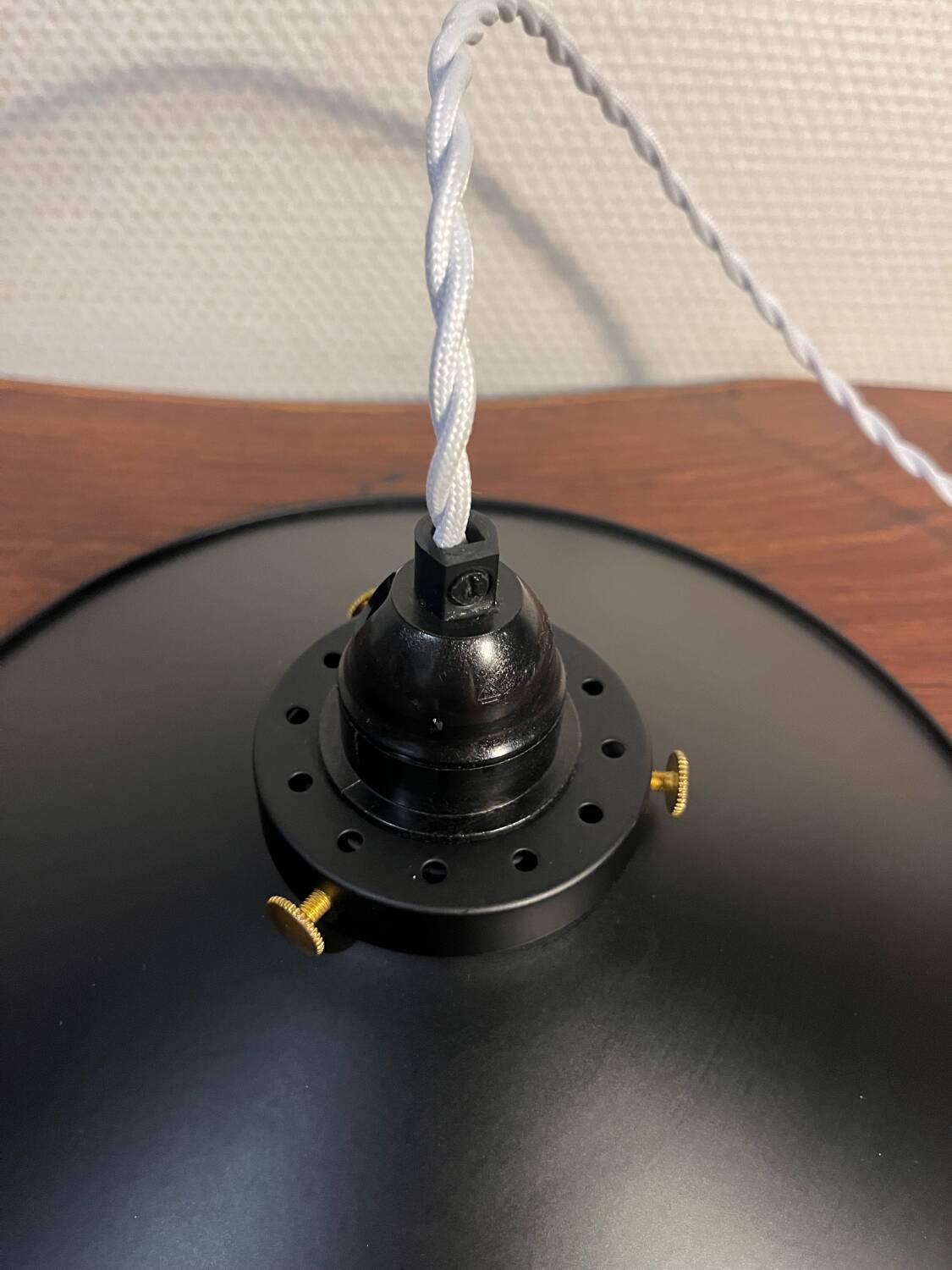 Metal suspension with braided cotton thread