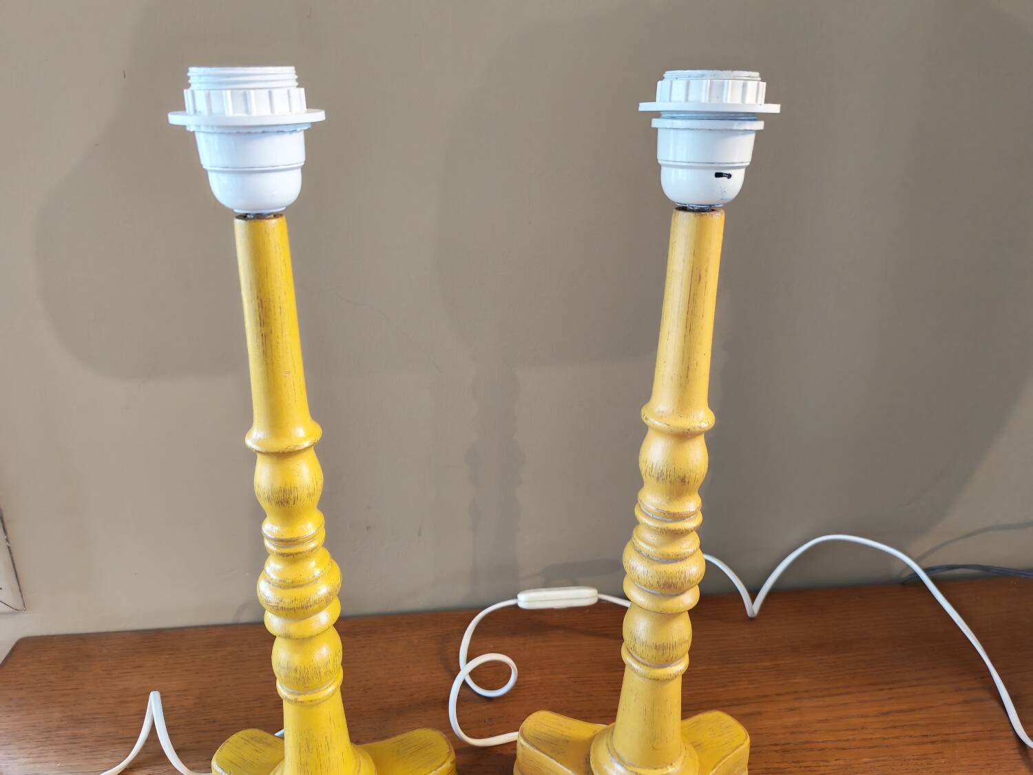 Paire de pieds de lampe bois tourné vintage.