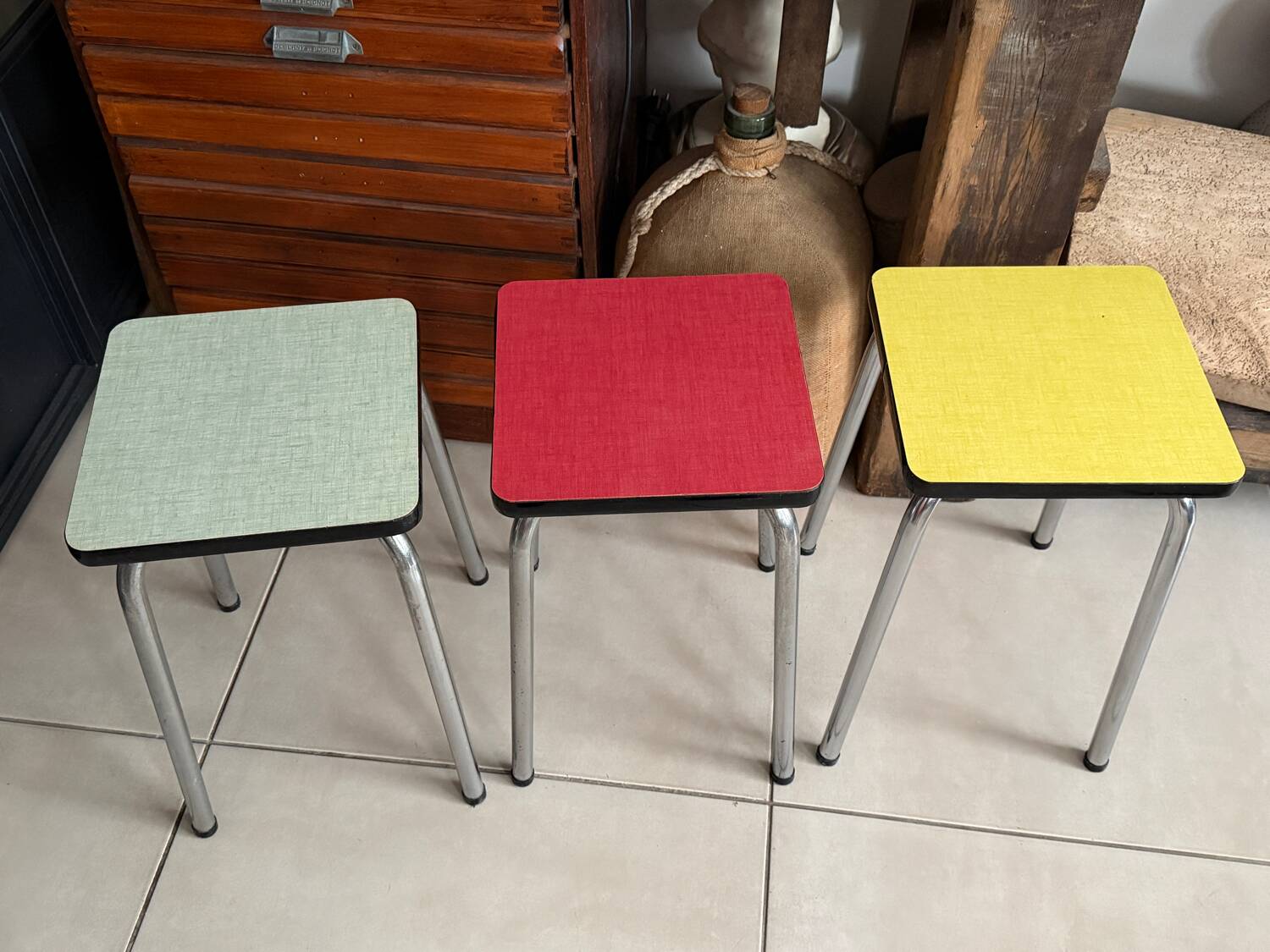 Tabouret Formica vert vintage