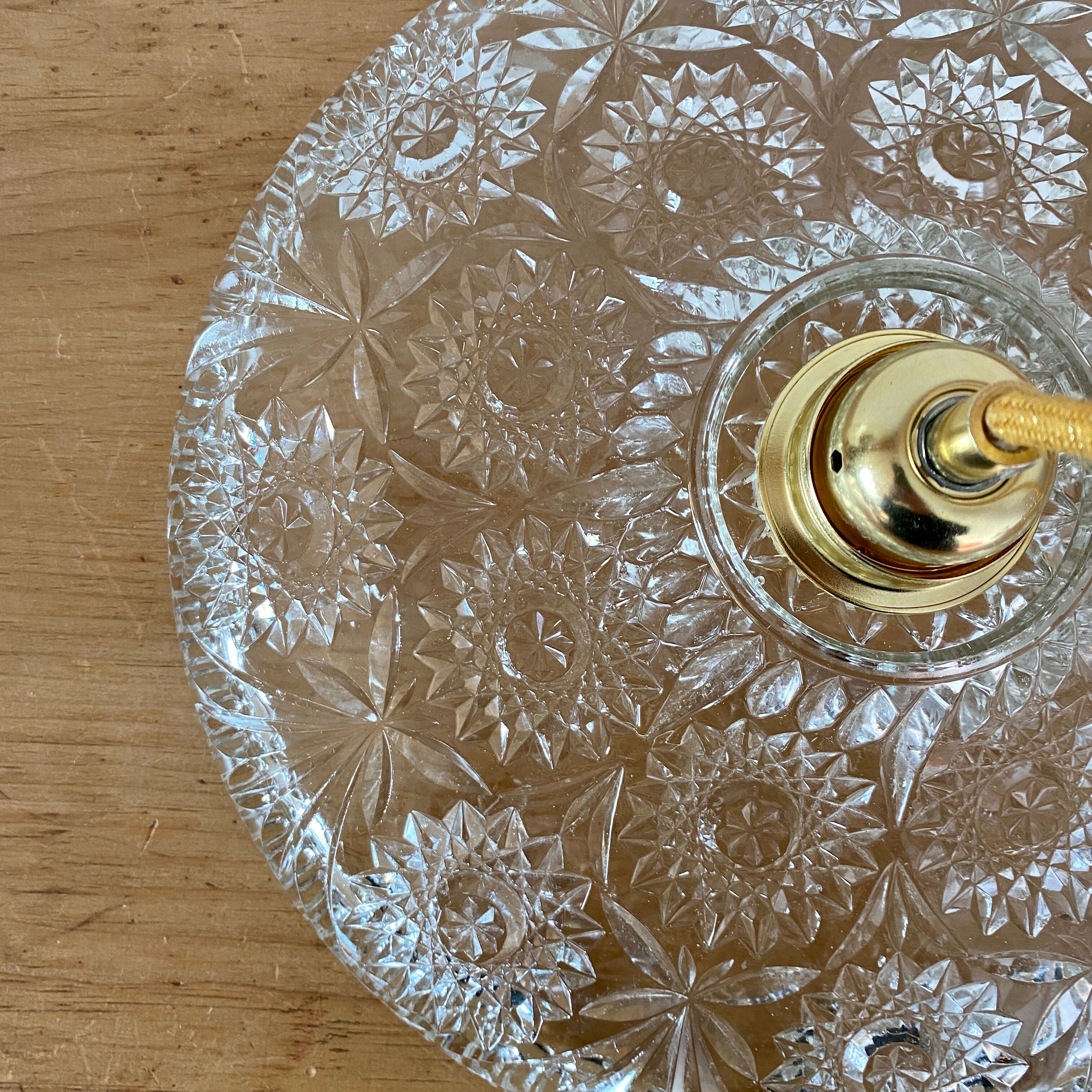 Suspension abat-jour vintage en verre ciselé