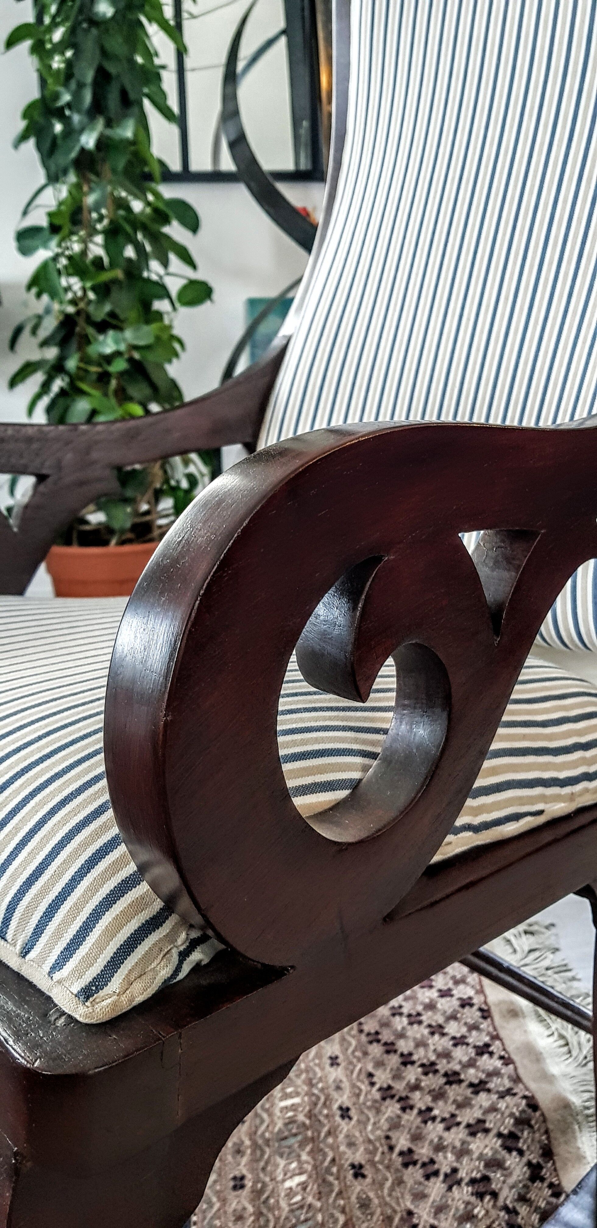 Rocking chair in Indian rosewood, Pondicherry 19th century