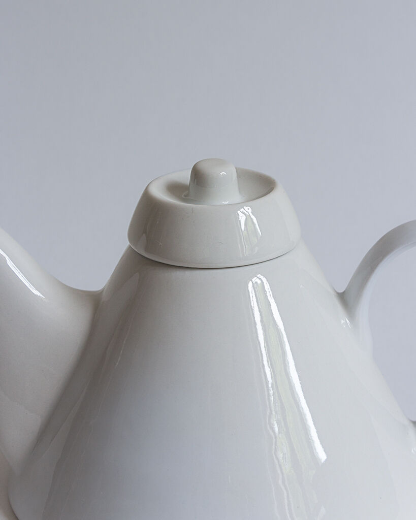 Conical porcelain teapot, Puur, Netherlands, 80s