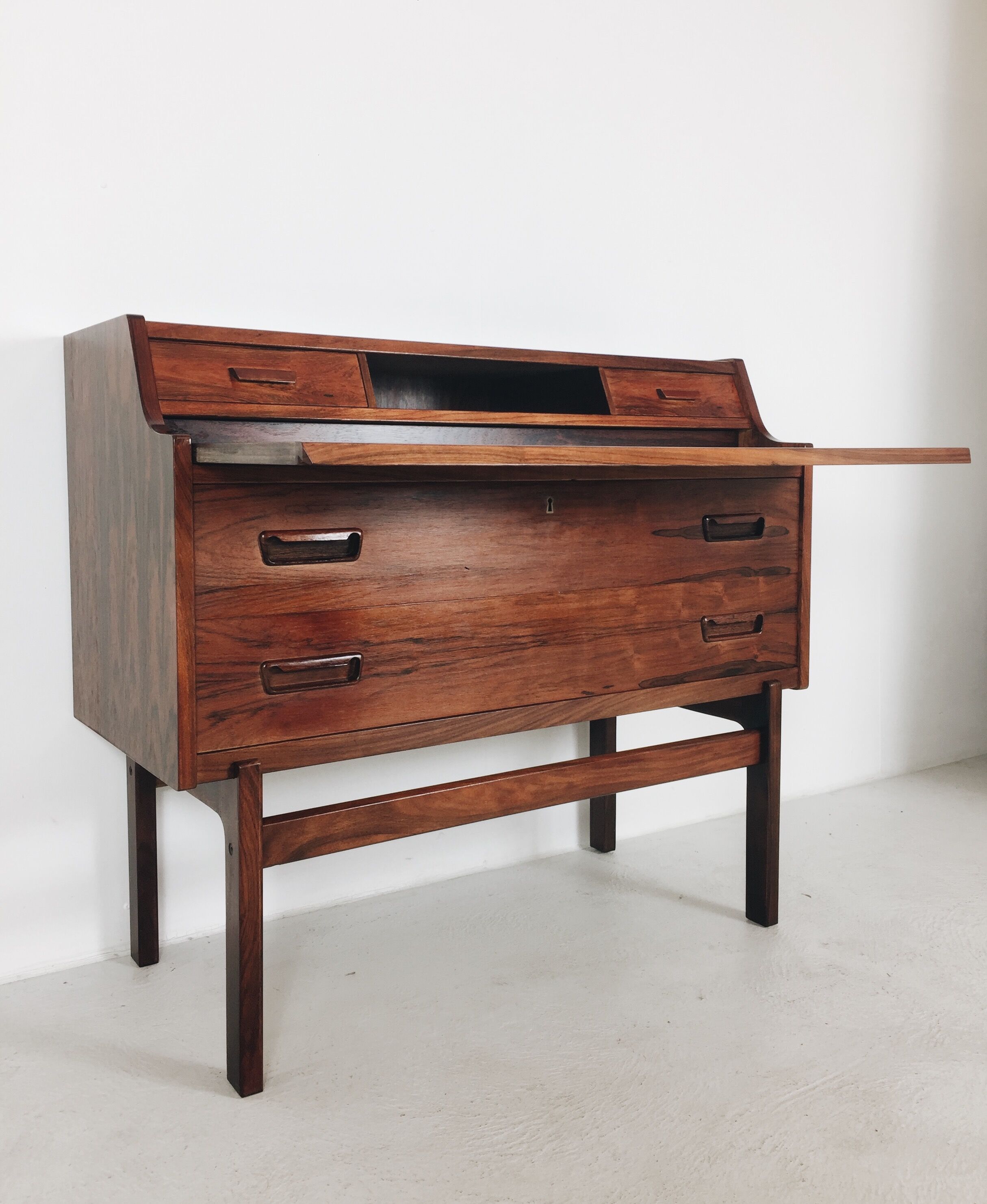 Danish palisander desk by Arne Wahl Iversen for Vinde Møbelfabrik