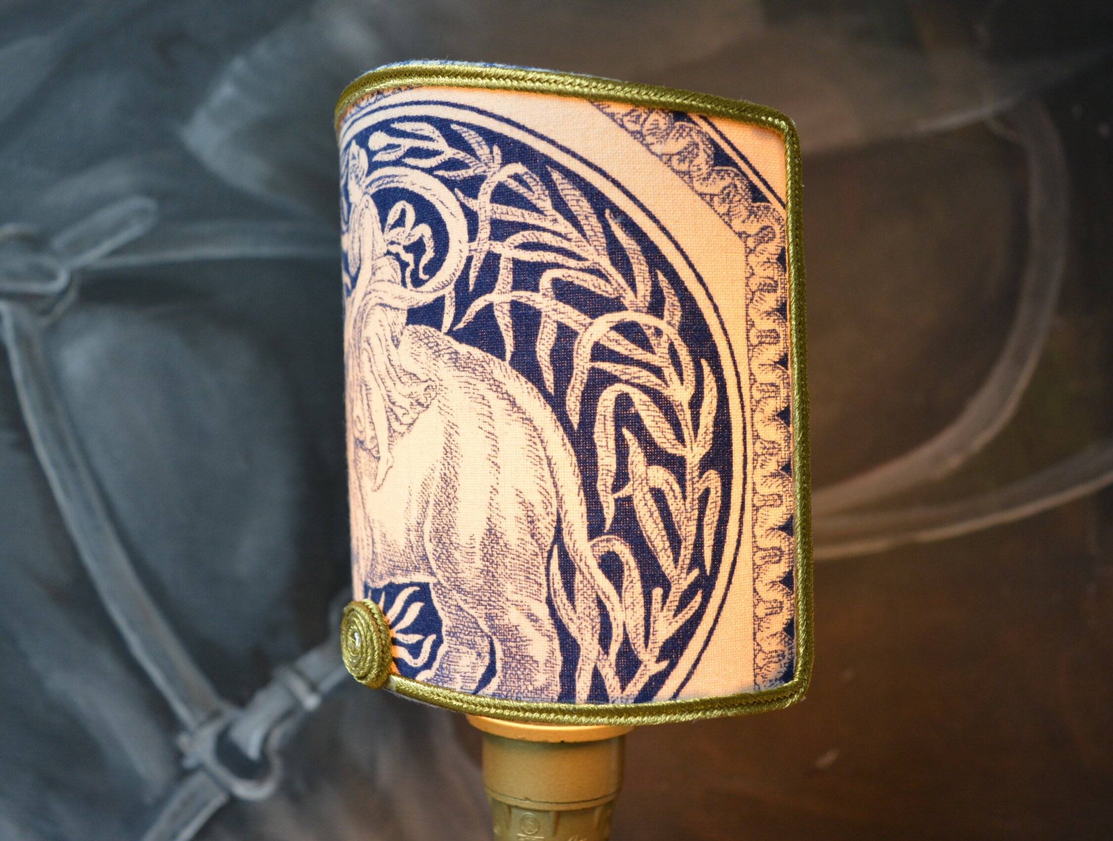 Clip-on lampshade, blue toile de Jouy