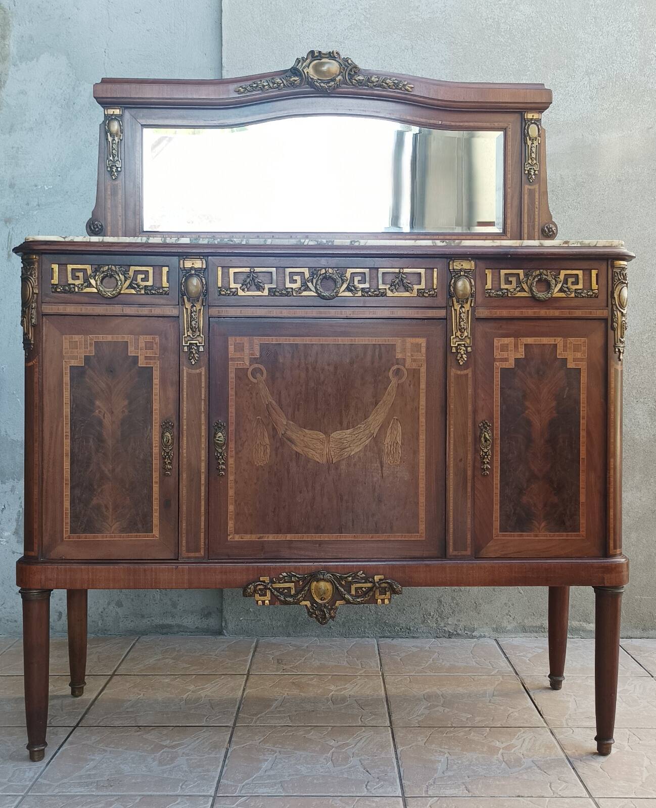 Louis XVI Buffet Desserte in mahogany veneer and marquetry