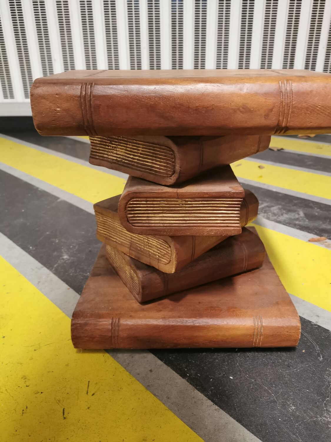 Trompe l'oeil stool books
