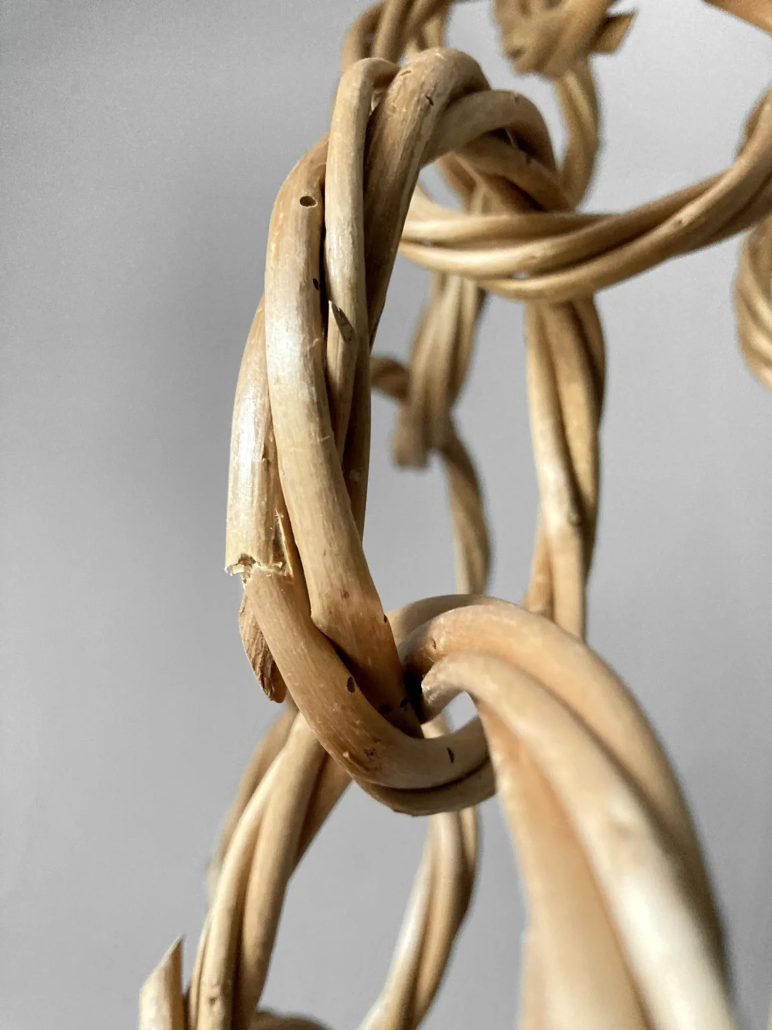 Large wicker suspension with three baskets, twisted ring chain.